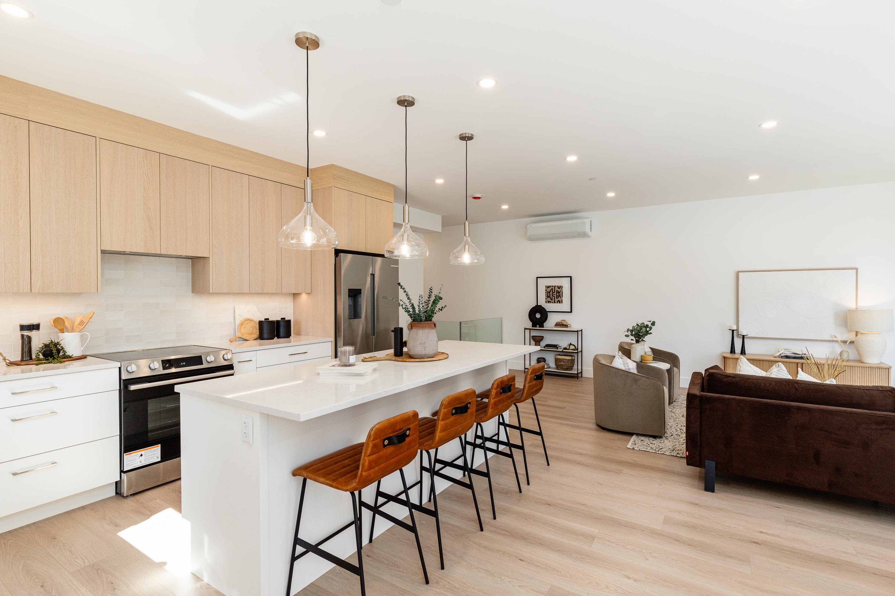 4 2098 CRUMPIT WOODS DRIVE Unit: 4