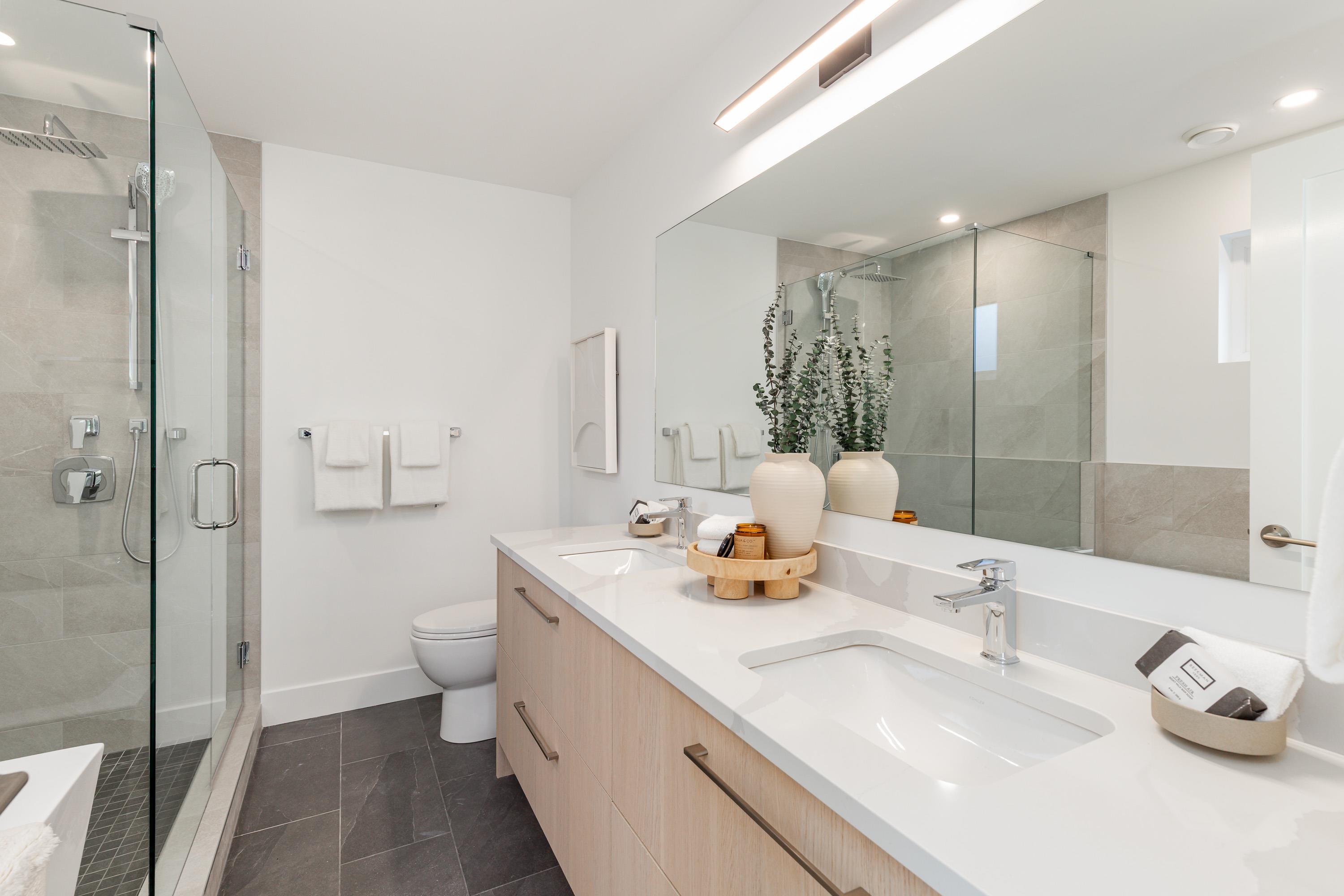4 2098 CRUMPIT WOODS DRIVE Unit: 4