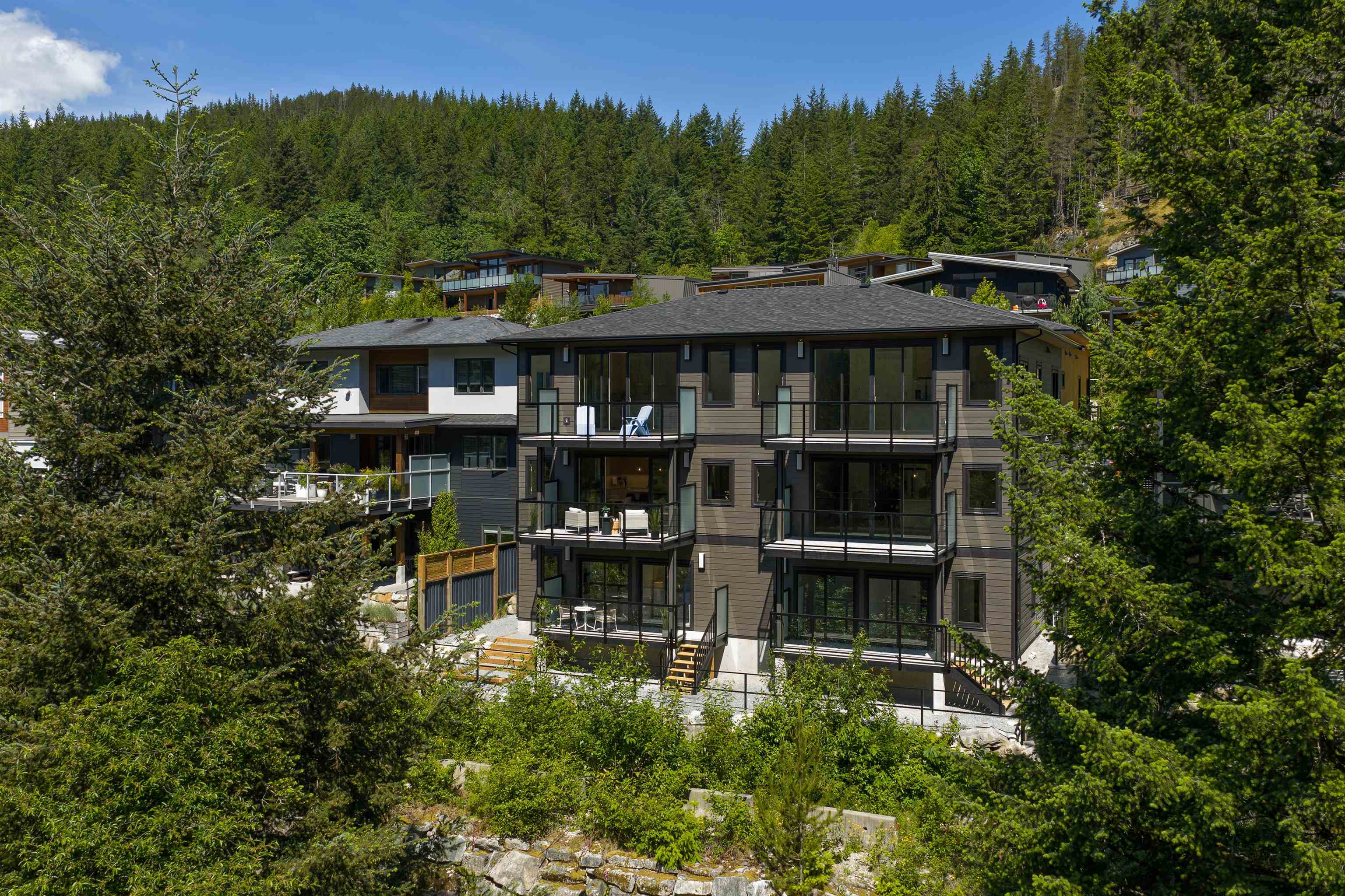 4 2098 CRUMPIT WOODS DRIVE Unit: 4