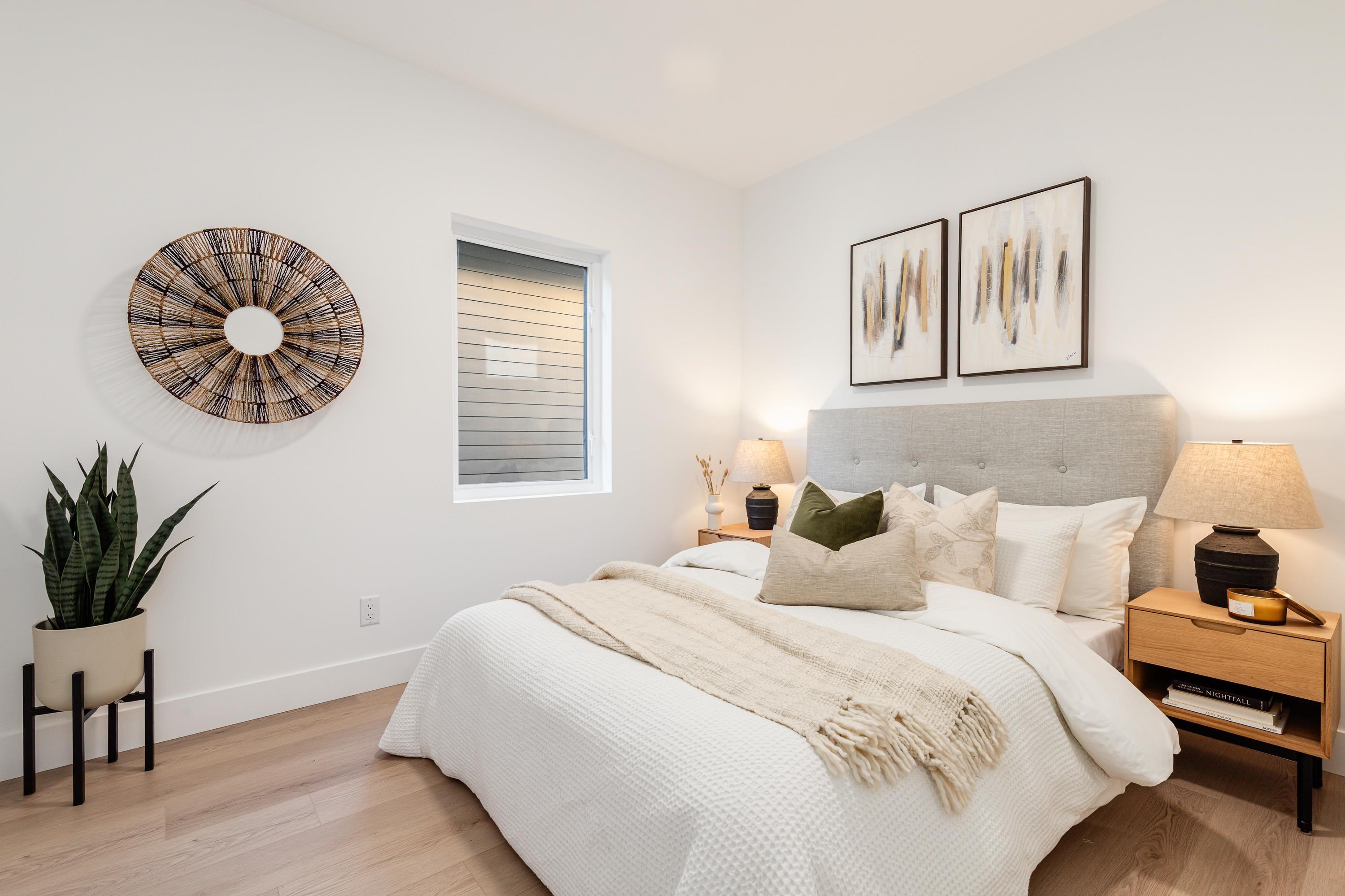 4 2098 CRUMPIT WOODS DRIVE Unit: 4