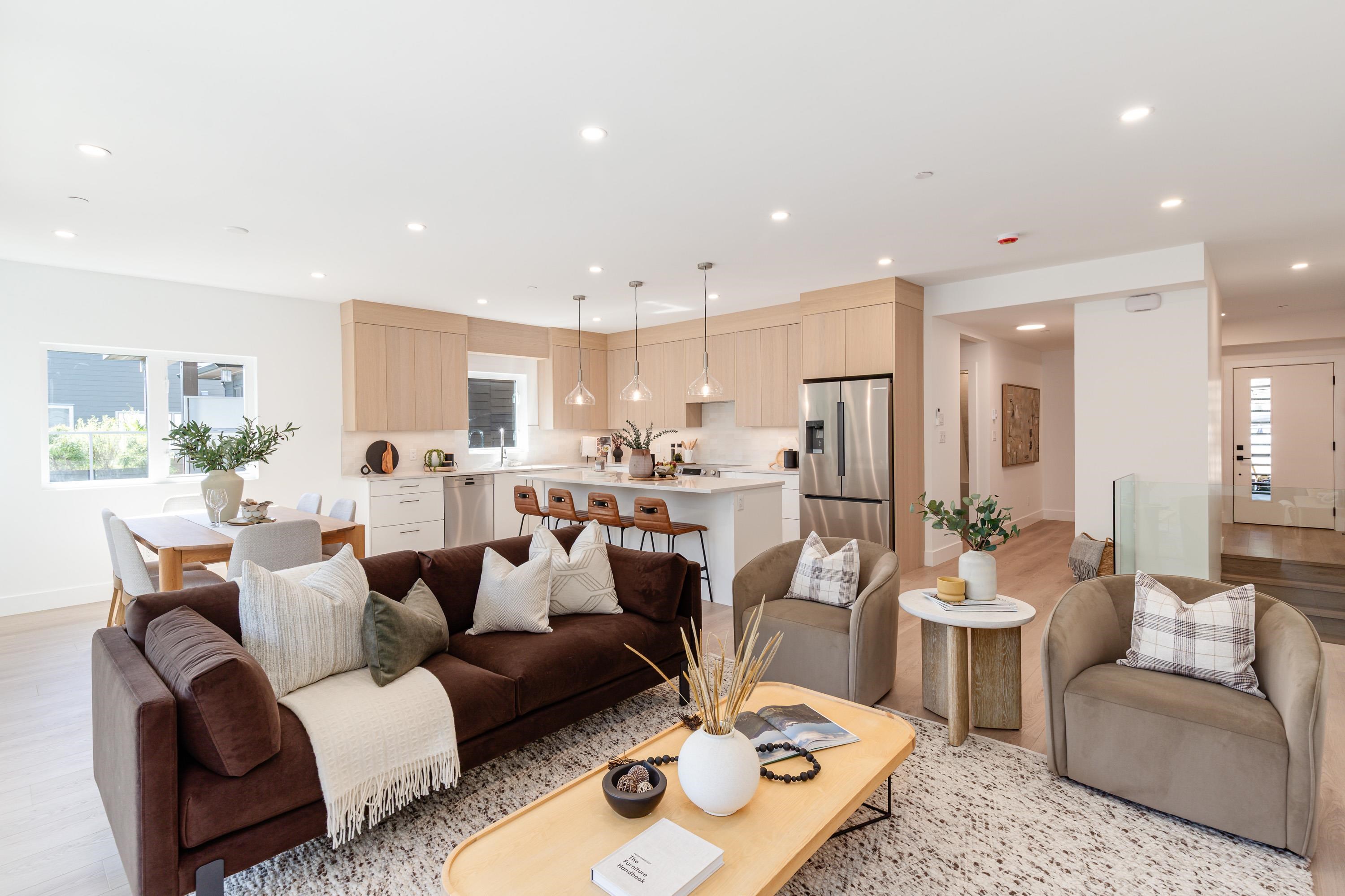 4 2098 CRUMPIT WOODS DRIVE Unit: 4