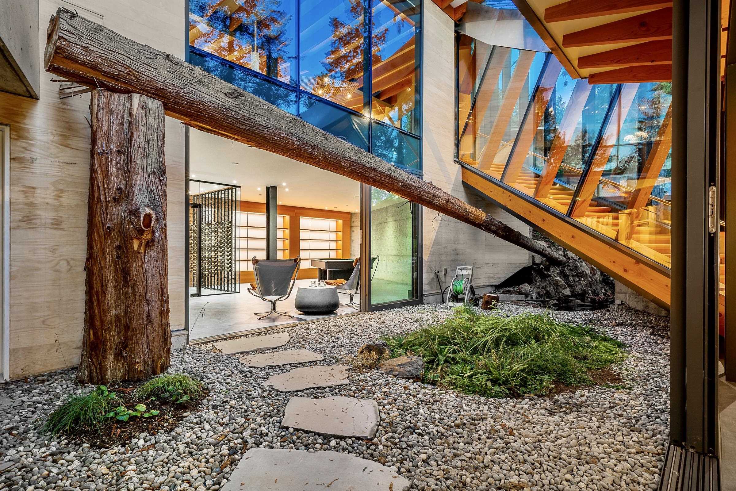 1840 LIGHTHOUSE LANE