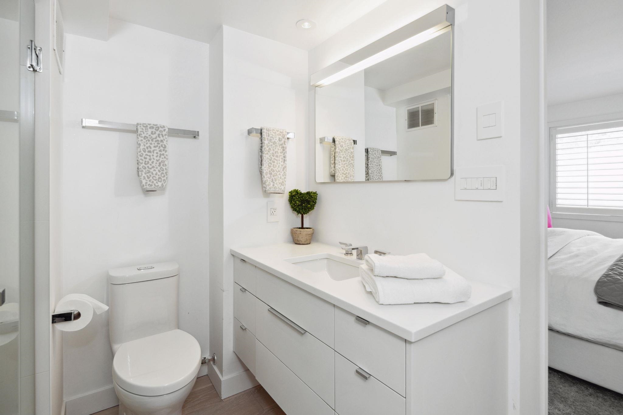 807 150 24TH STREET Unit: 807