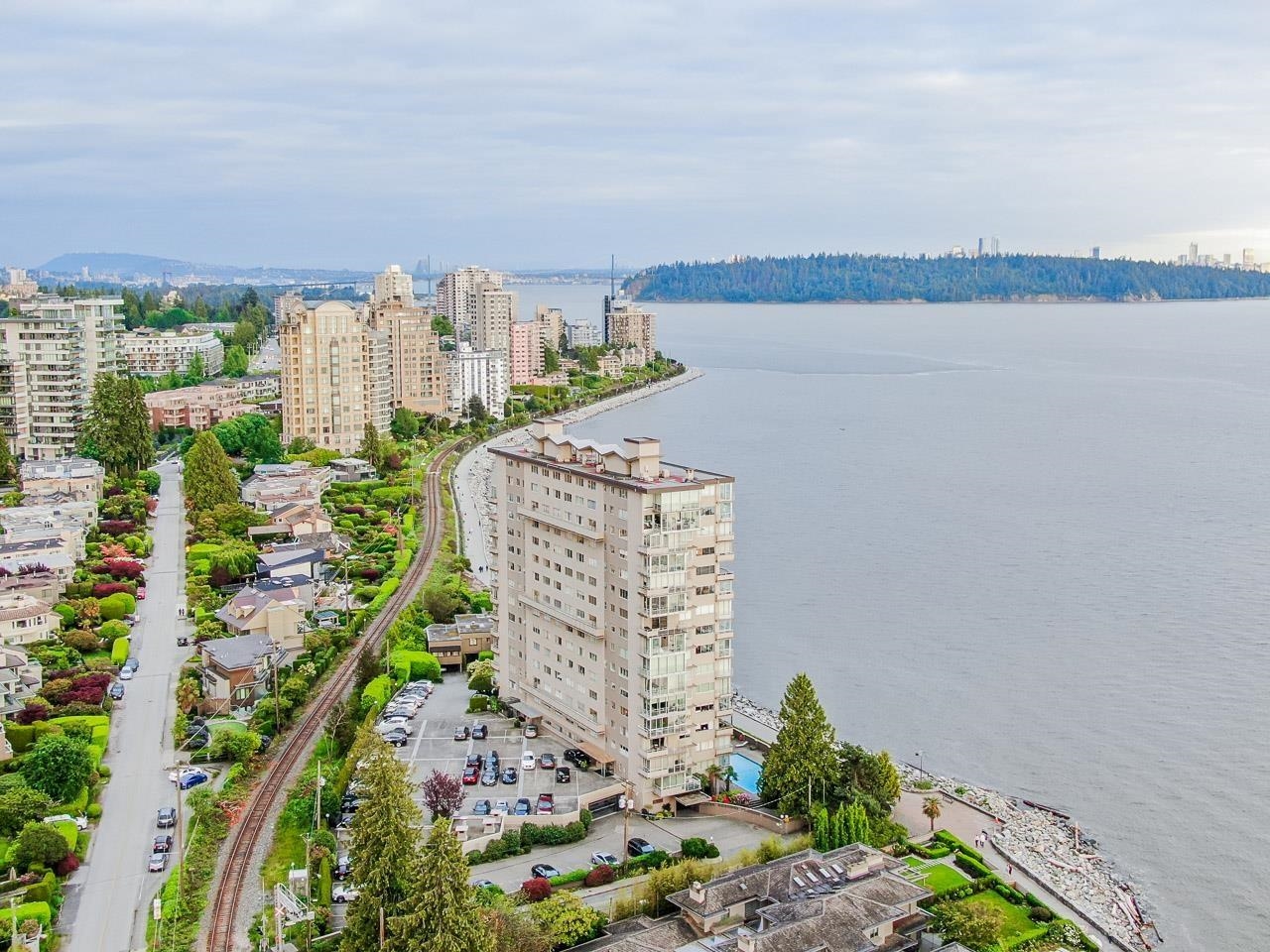 807 150 24TH STREET Unit: 807