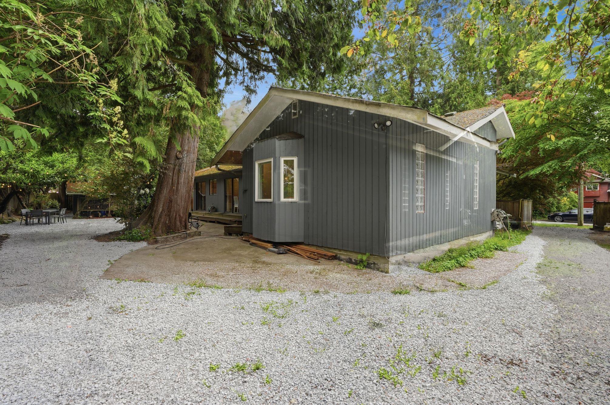 909 SEYMOUR BOULEVARD
