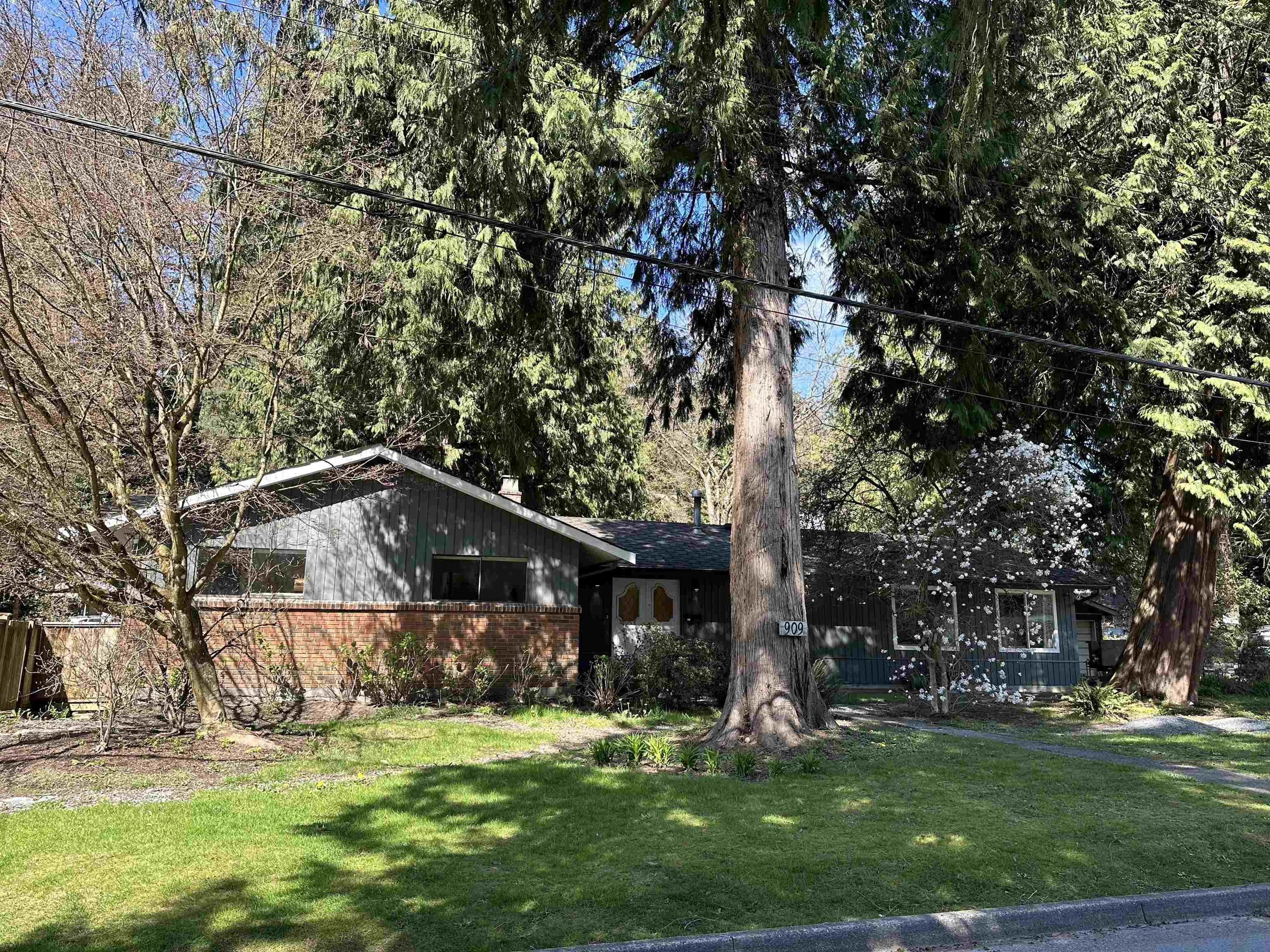 909 SEYMOUR BOULEVARD