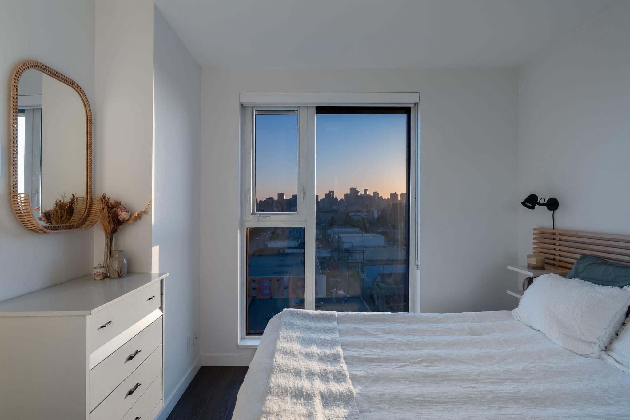 1001 933 E HASTINGS STREET Unit: 1001