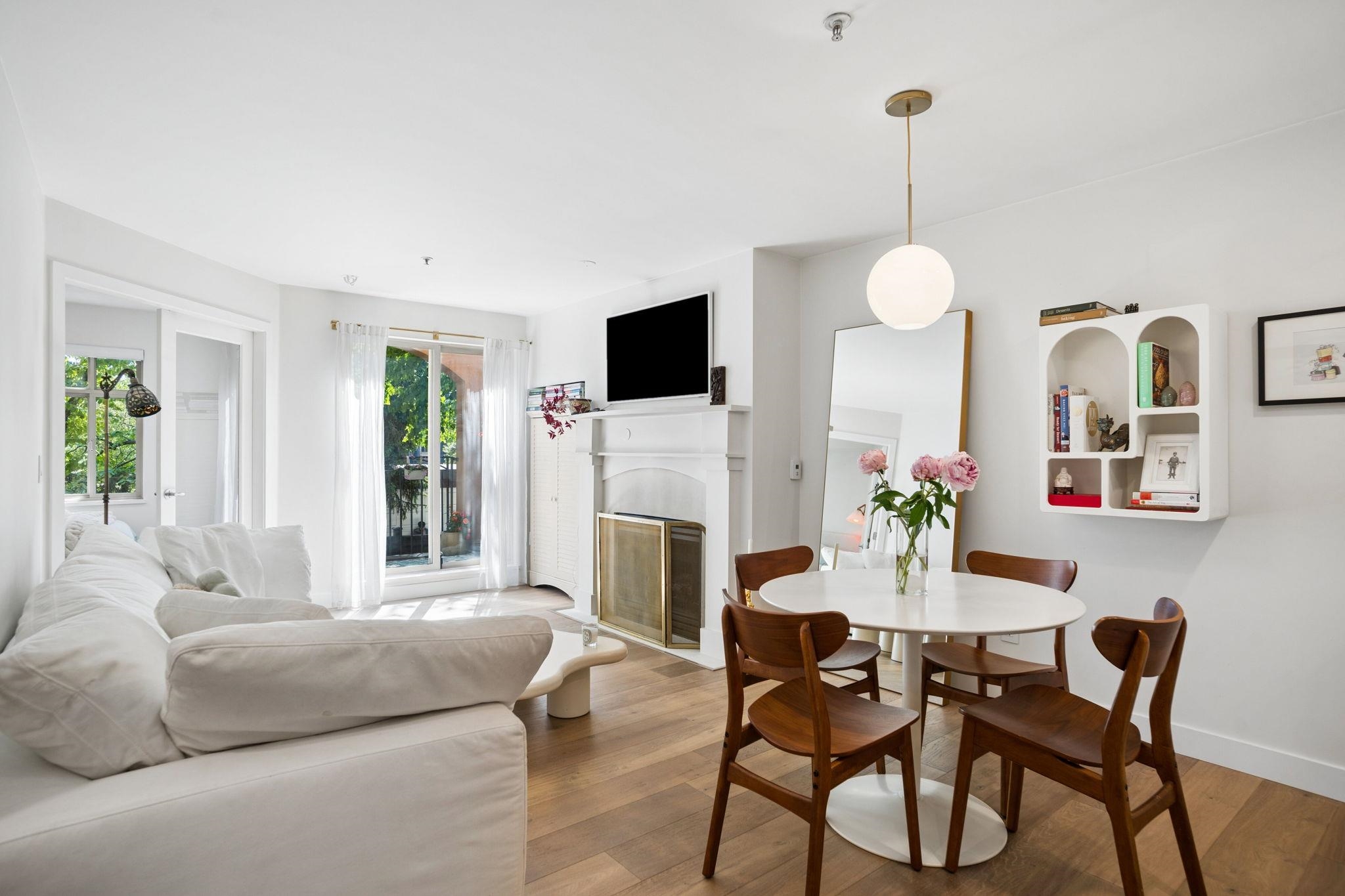 15 3036 W 4TH AVENUE Unit: 15