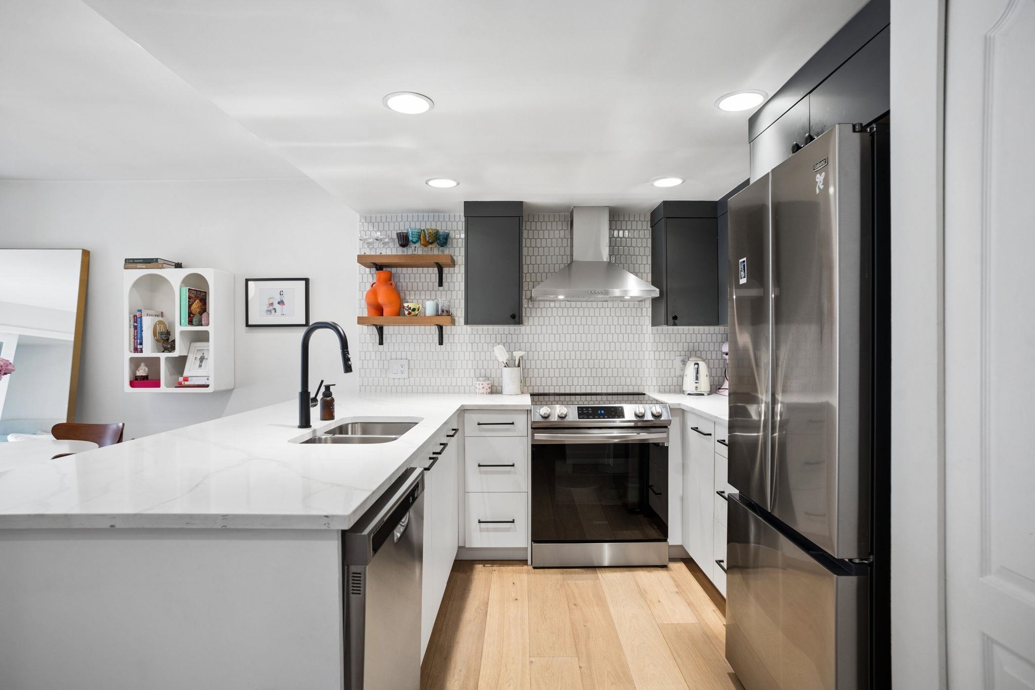 15 3036 W 4TH AVENUE Unit: 15