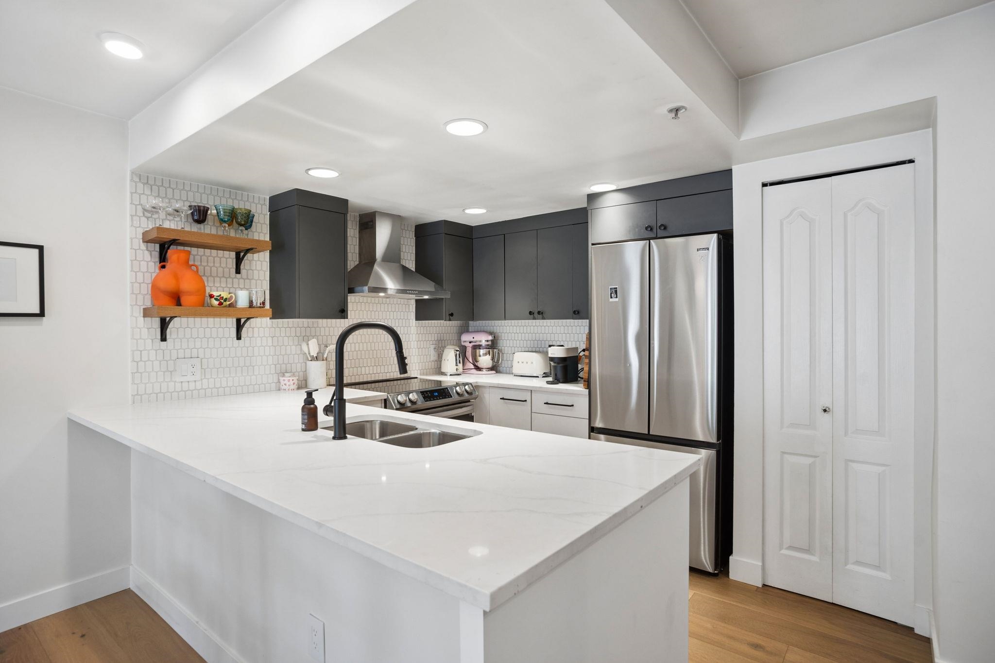 15 3036 W 4TH AVENUE Unit: 15