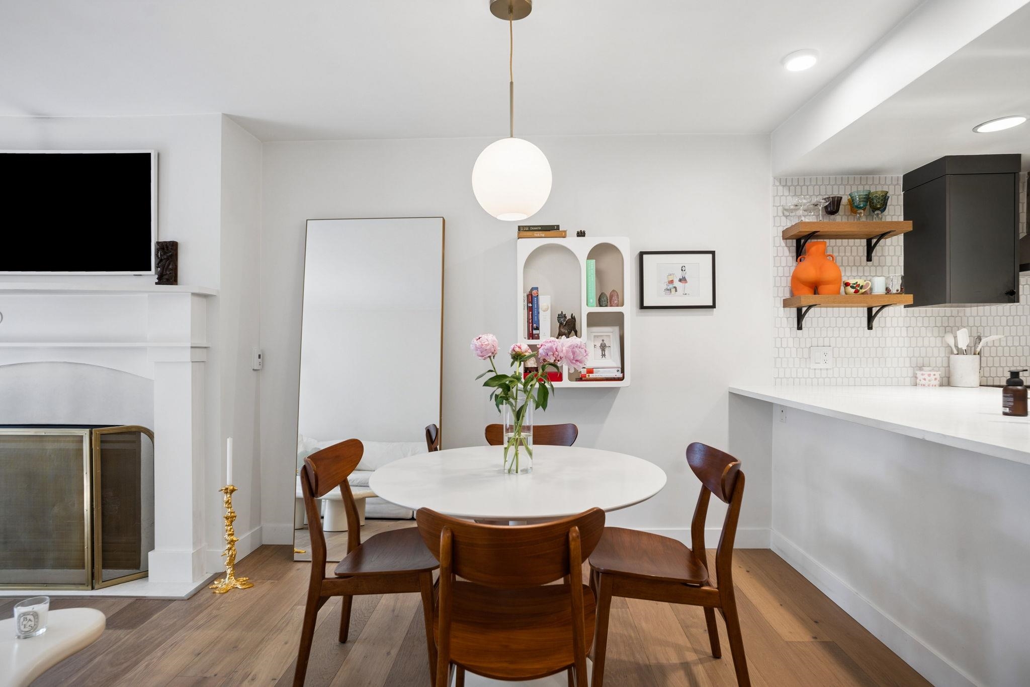 15 3036 W 4TH AVENUE Unit: 15