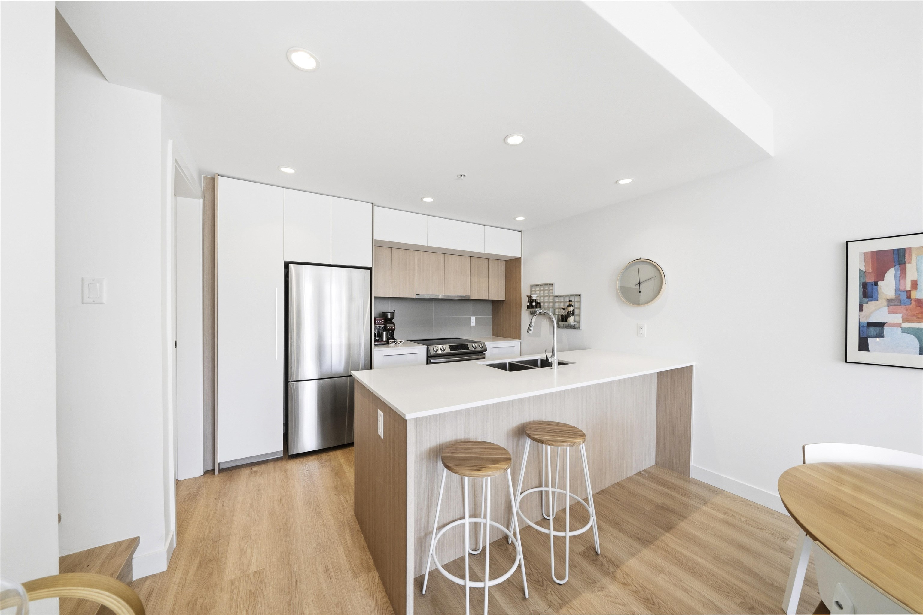 209 9888 UNIVERSITY CRESCENT Unit: 209