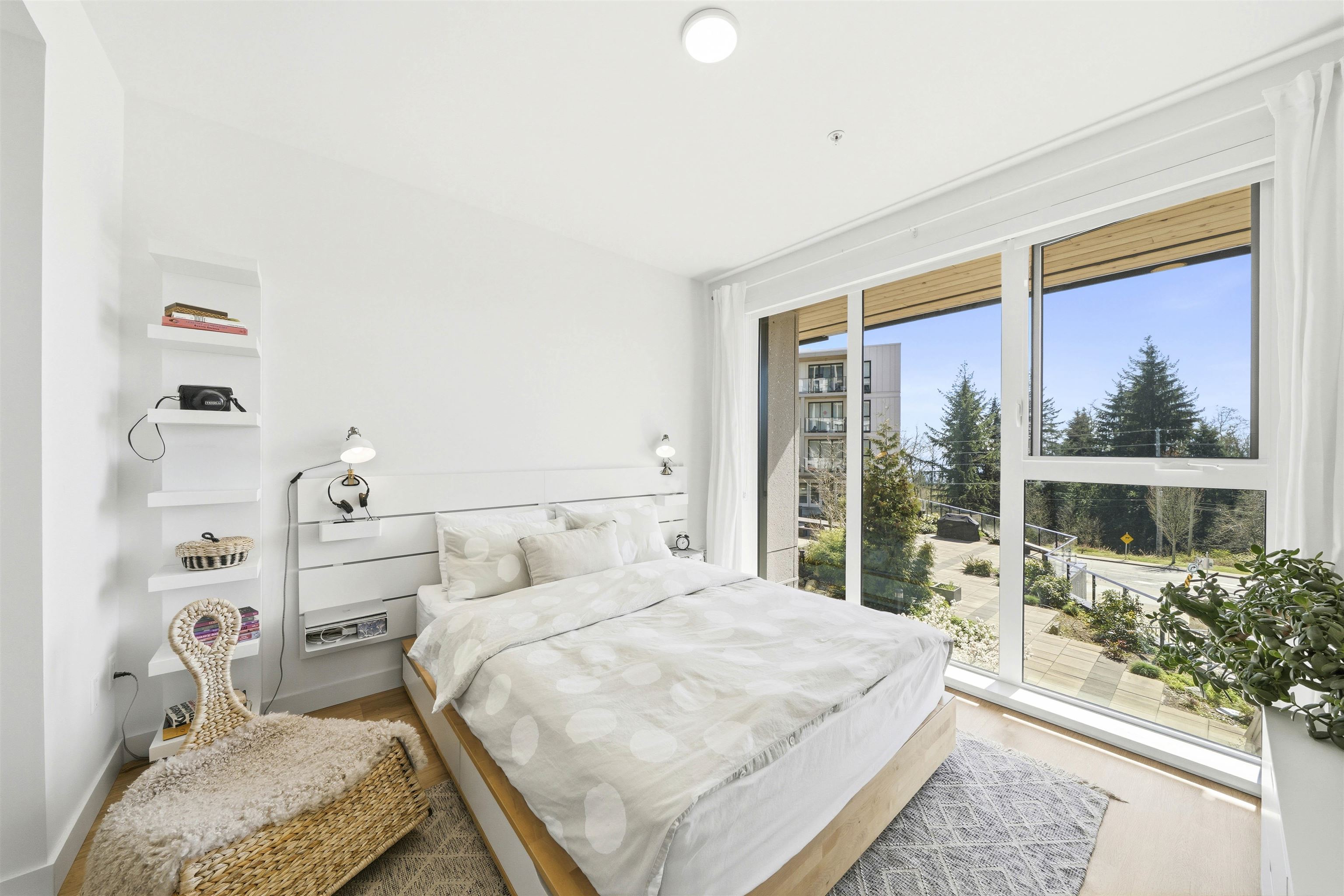 209 9888 UNIVERSITY CRESCENT Unit: 209