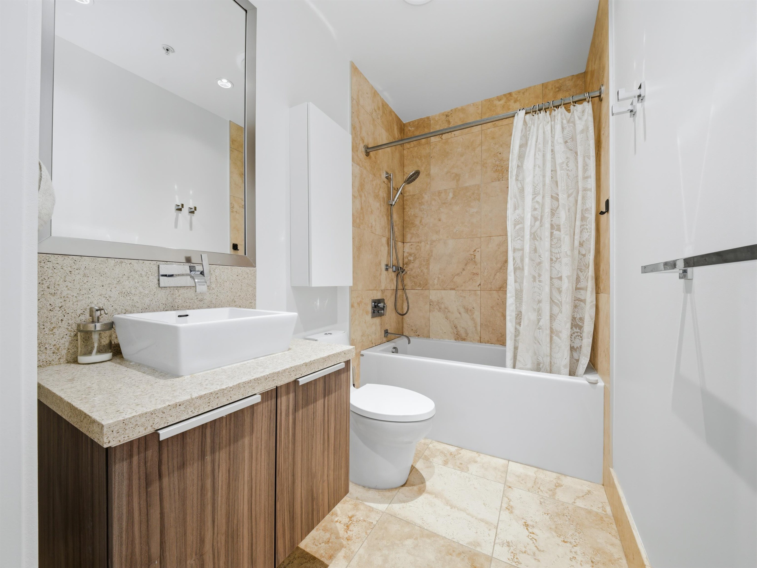 306 1633 ONTARIO STREET Unit: 306
