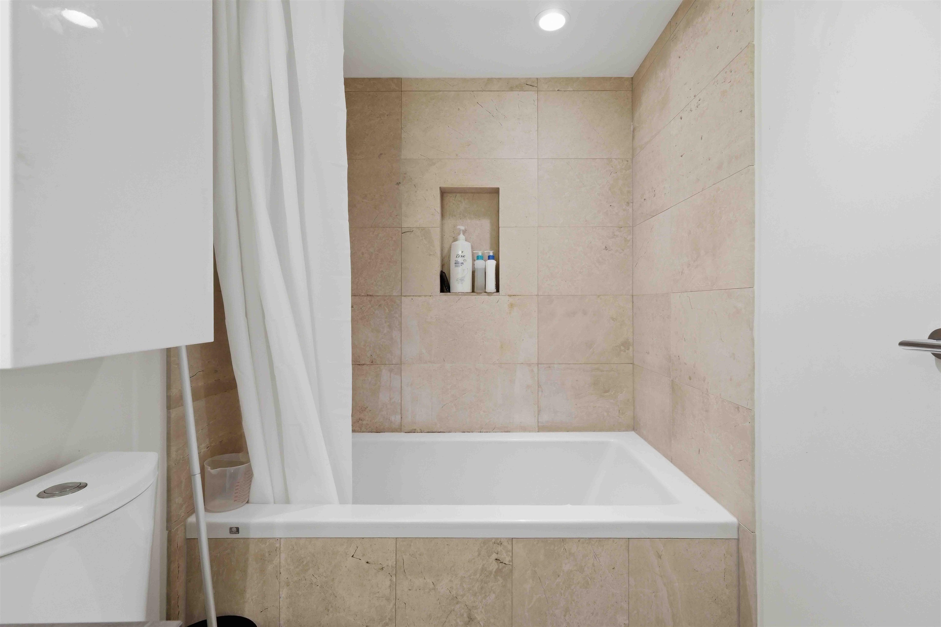 408 112 E 13TH STREET Unit: 408