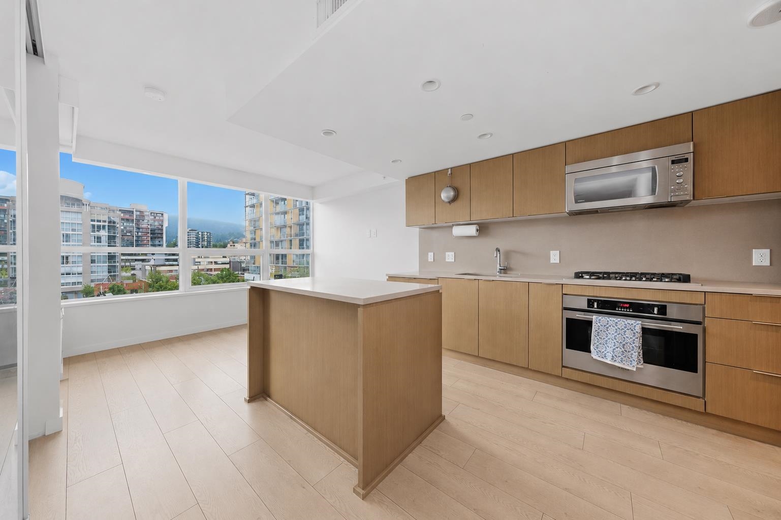 408 112 E 13TH STREET Unit: 408