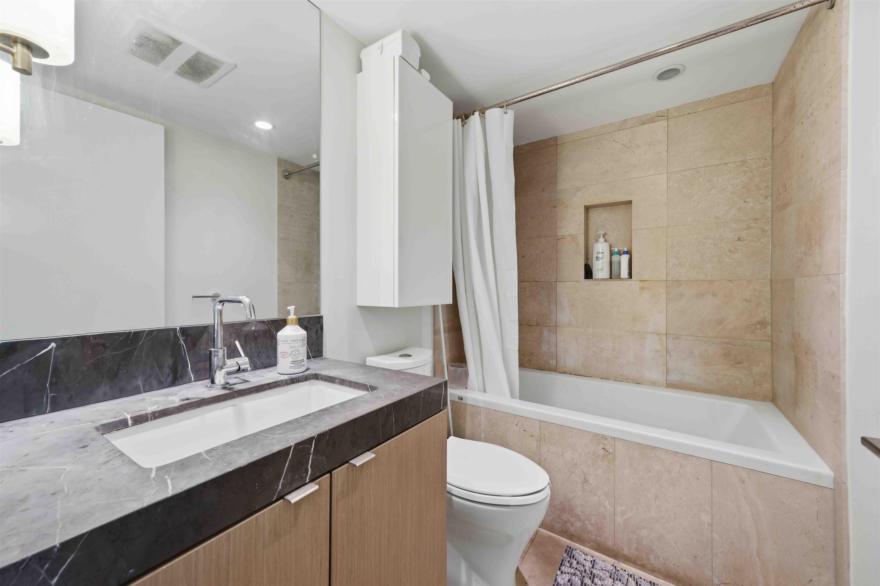 408 112 E 13TH STREET Unit: 408