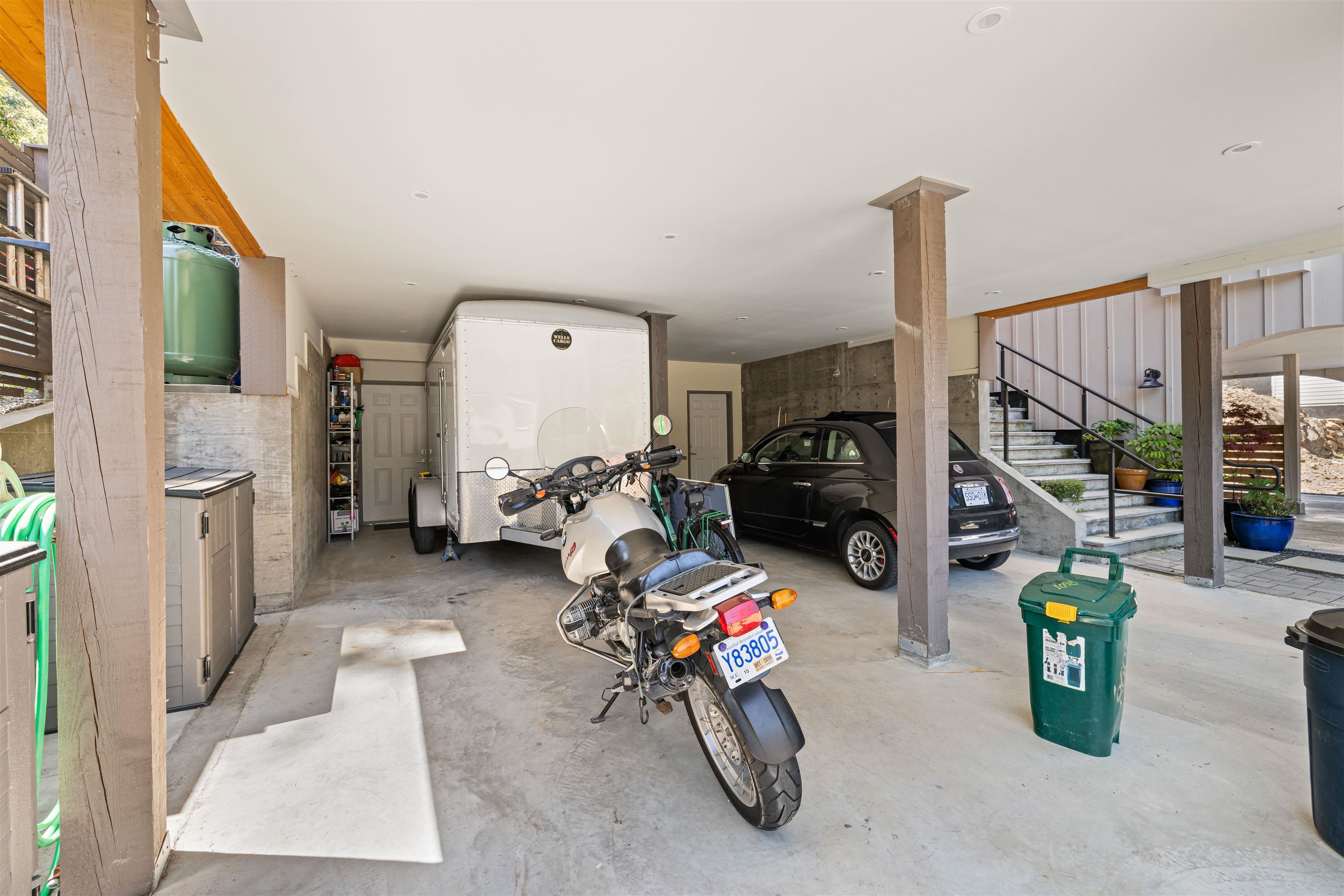1096 FOXGLOVE LANE