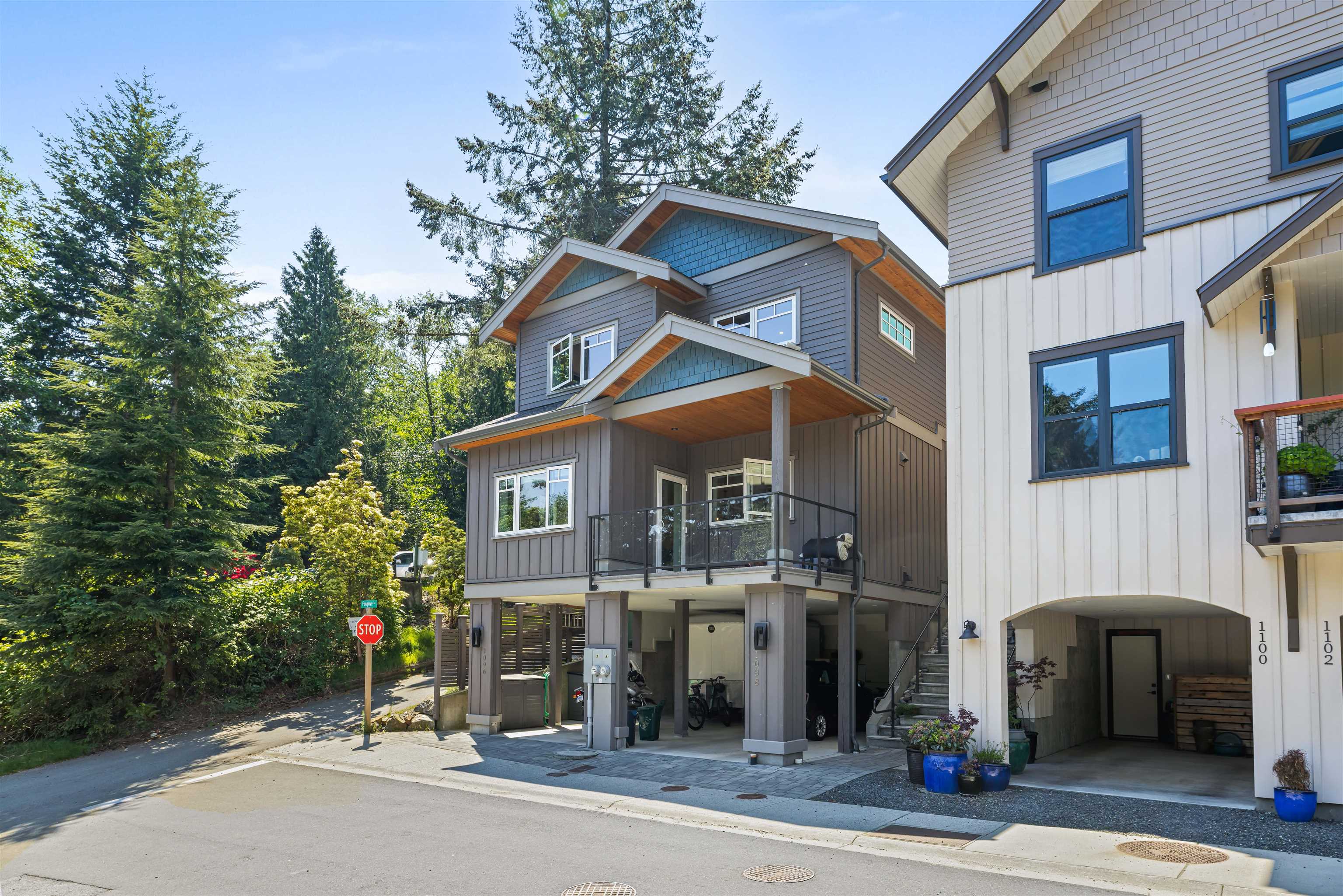 1096 FOXGLOVE LANE