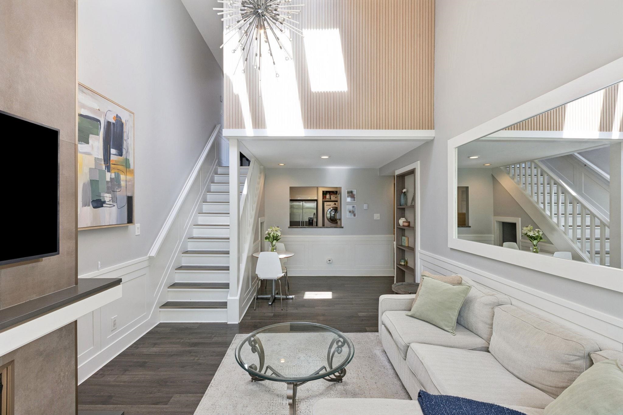303 1702 CHESTERFIELD AVENUE Unit: 303