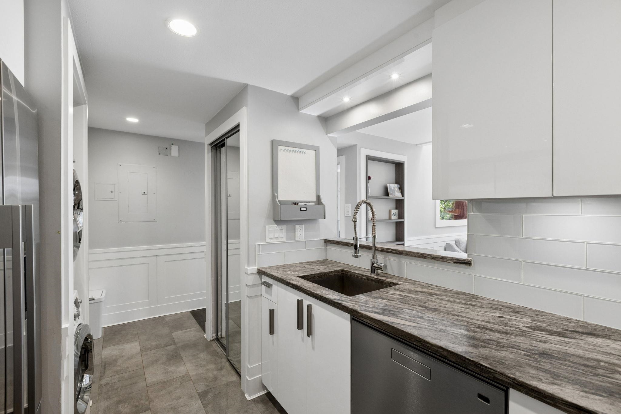 303 1702 CHESTERFIELD AVENUE Unit: 303