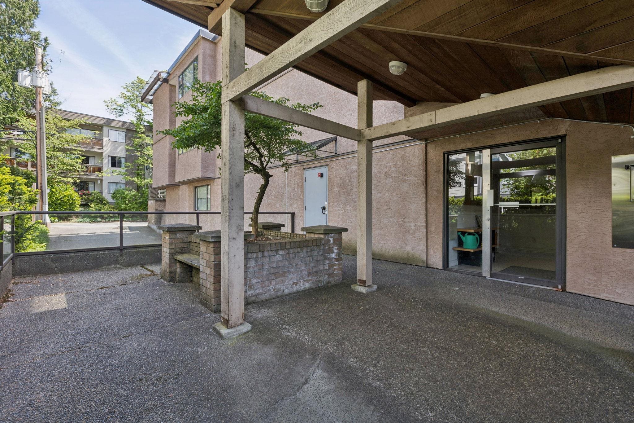 303 1702 CHESTERFIELD AVENUE Unit: 303