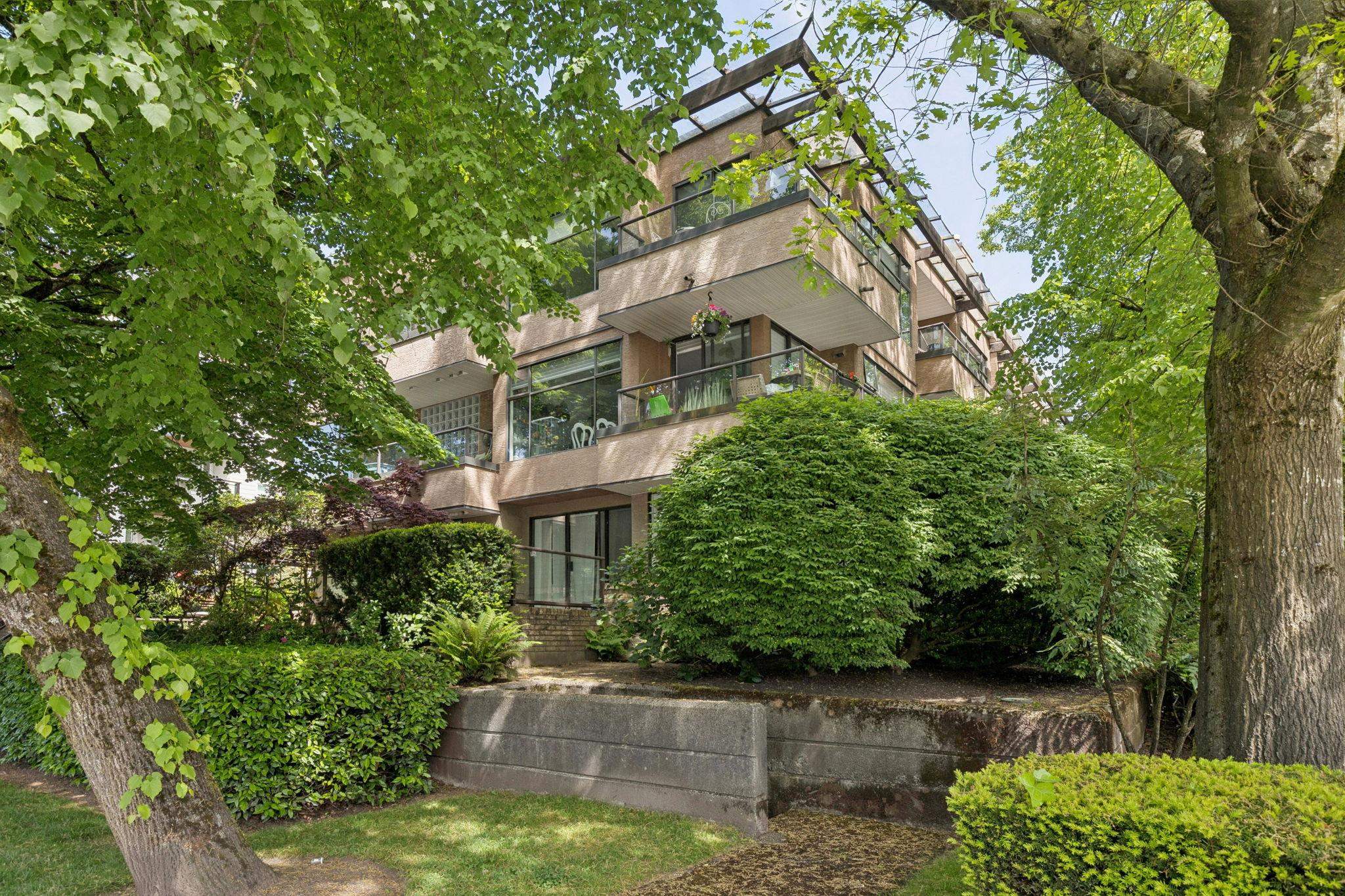 303 1702 CHESTERFIELD AVENUE Unit: 303