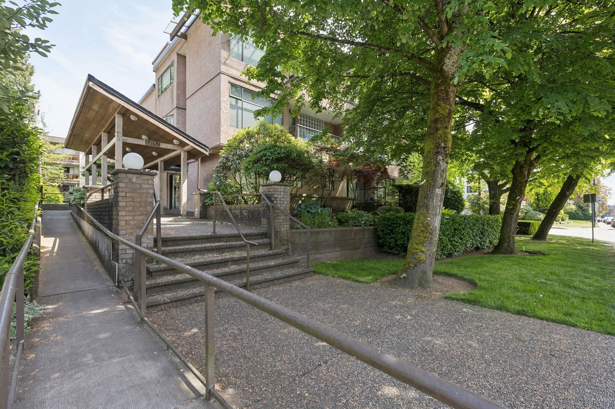 303 1702 CHESTERFIELD AVENUE Unit: 303