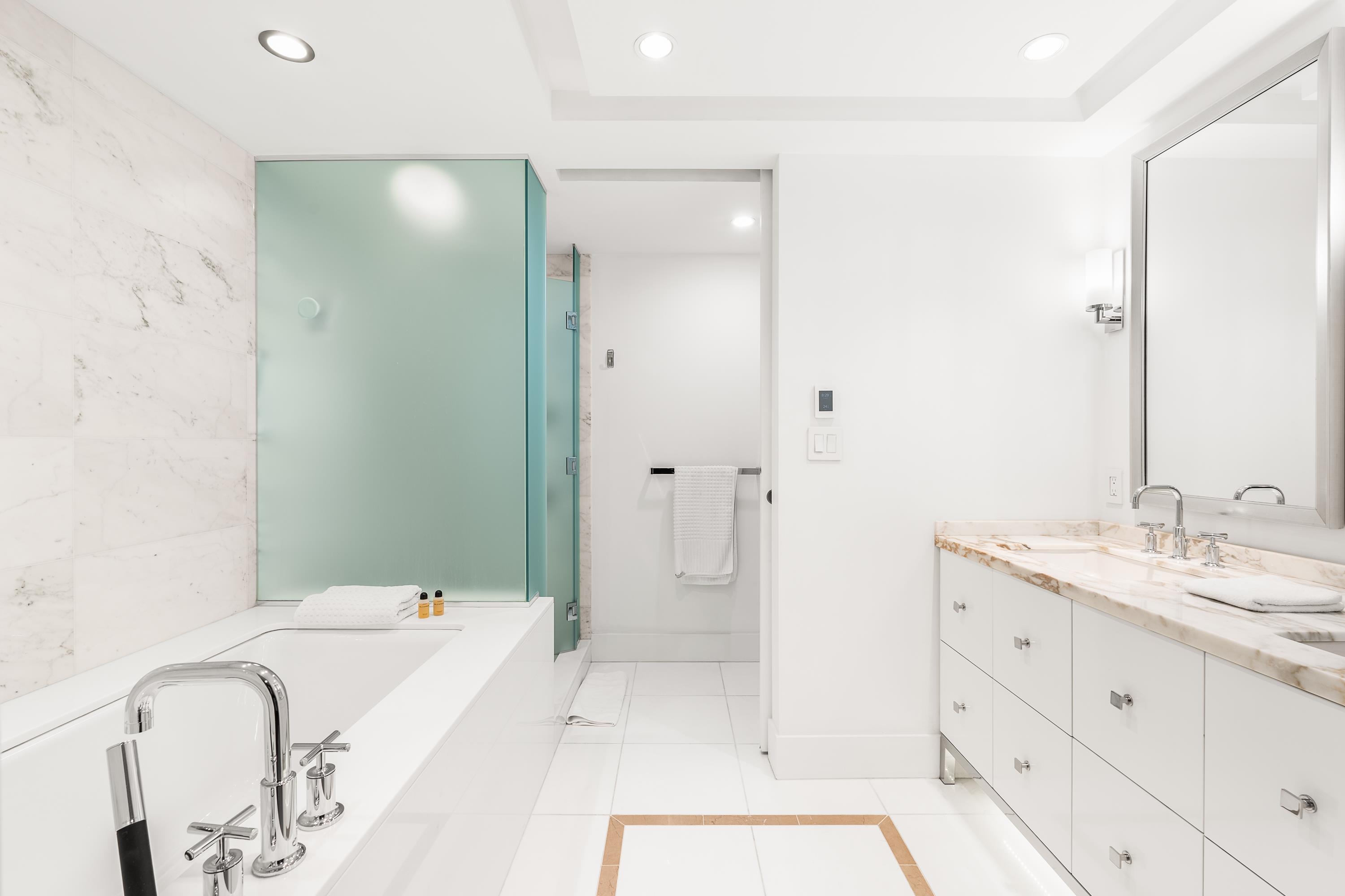 2902 667 HOWE STREET Unit: 2902