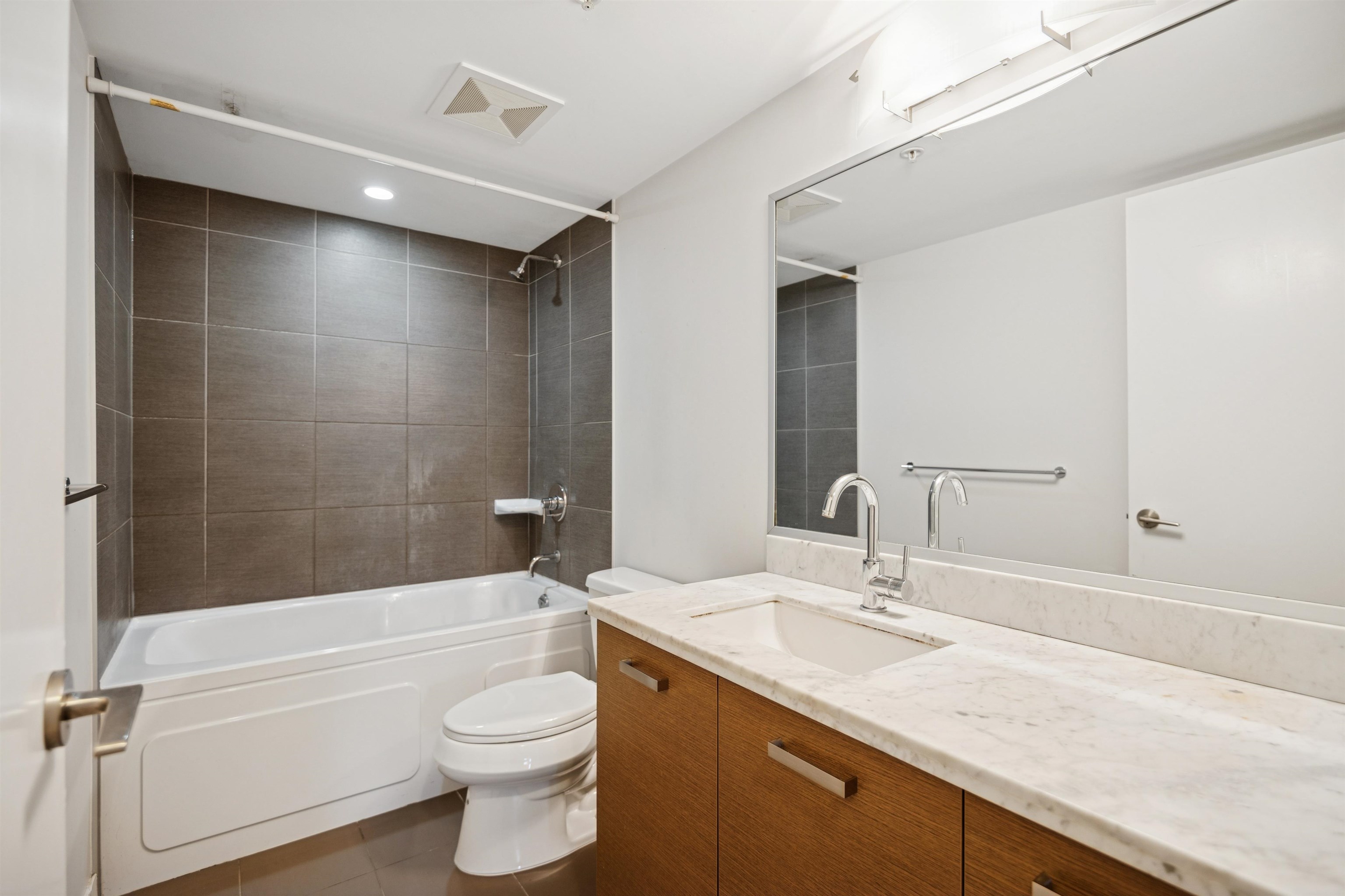 511 8033 SABA ROAD Unit: 511