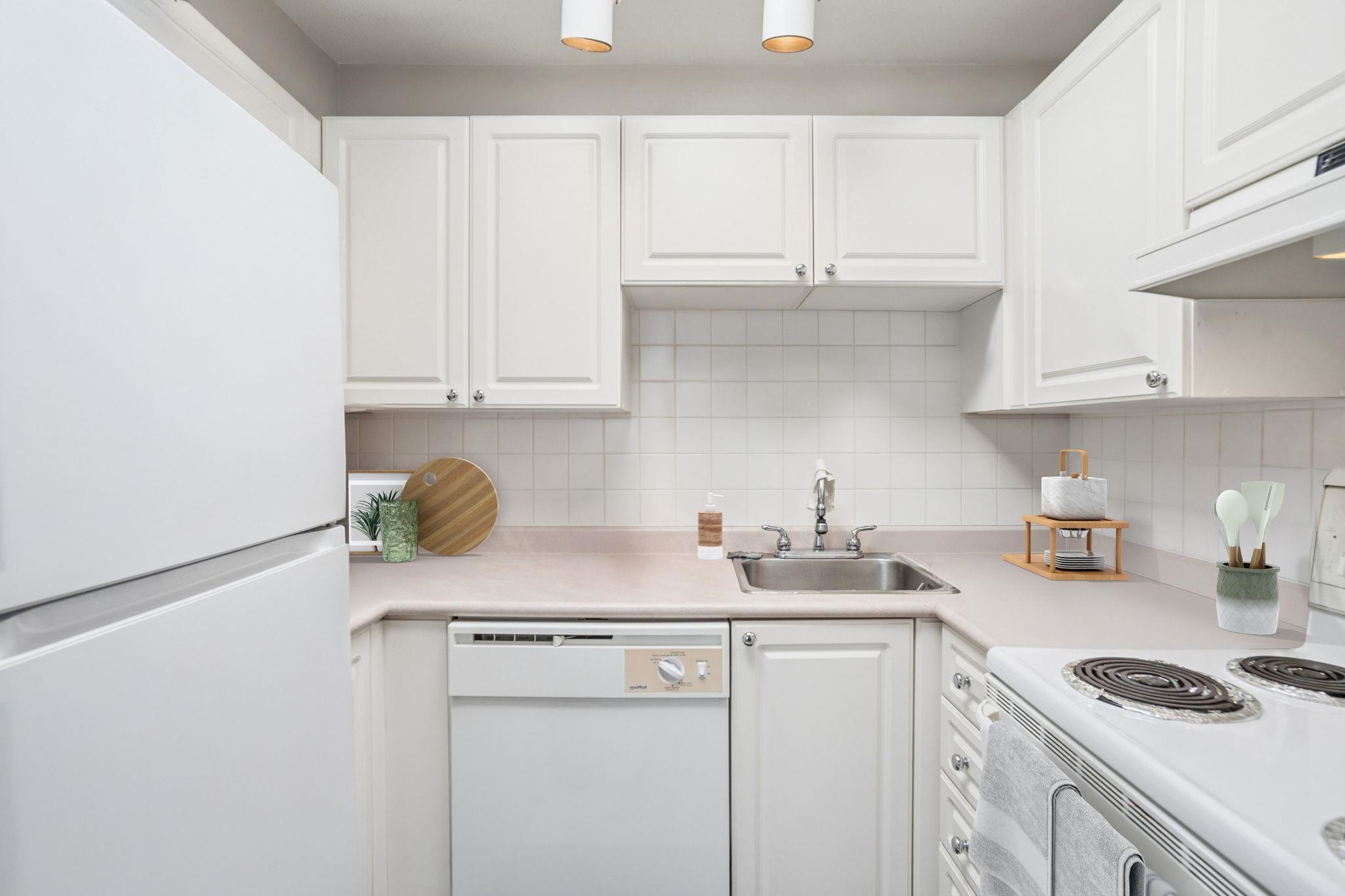 PH3 4113 FRASER STREET Unit: PH3