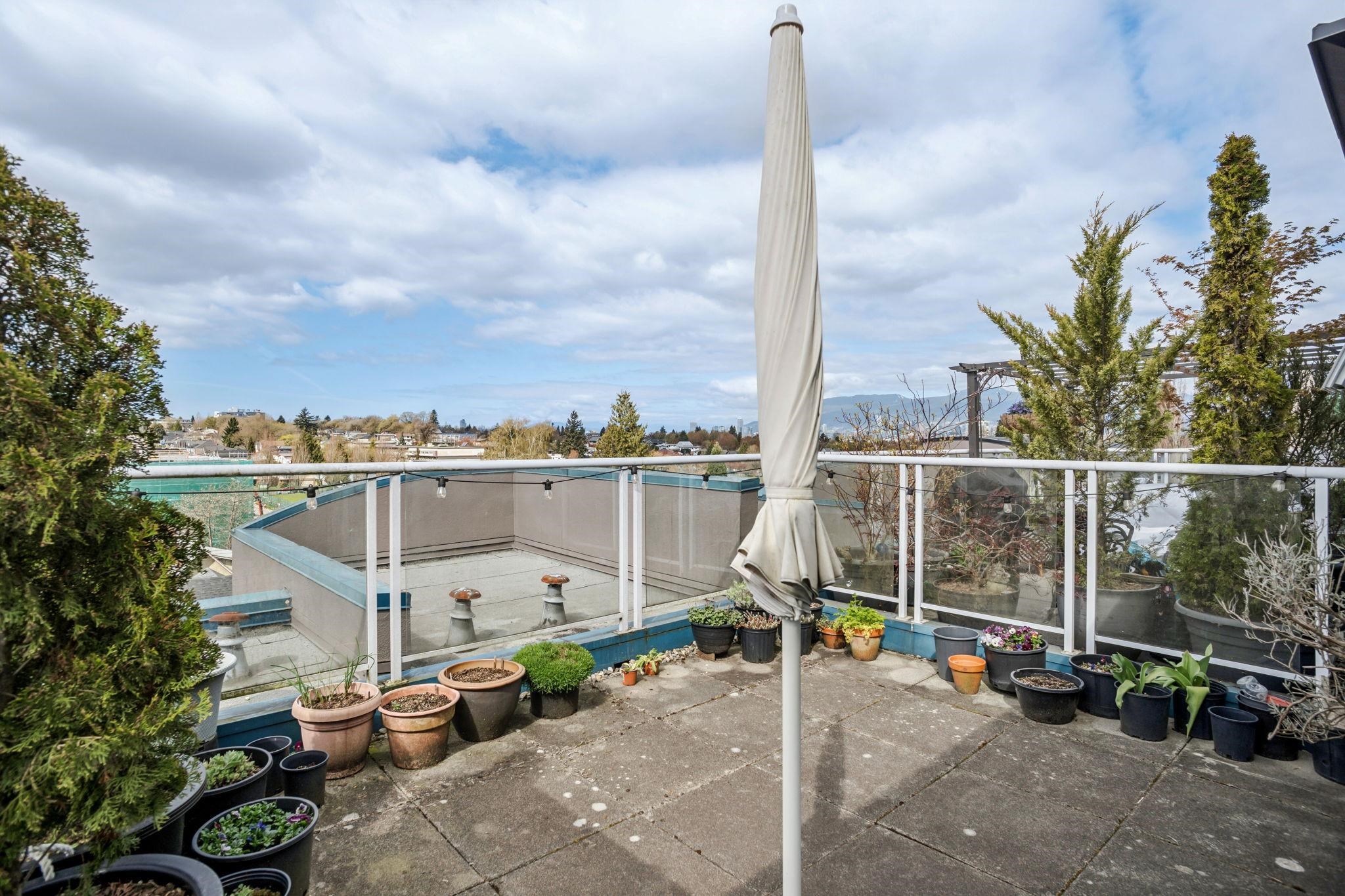 PH3 4113 FRASER STREET Unit: PH3