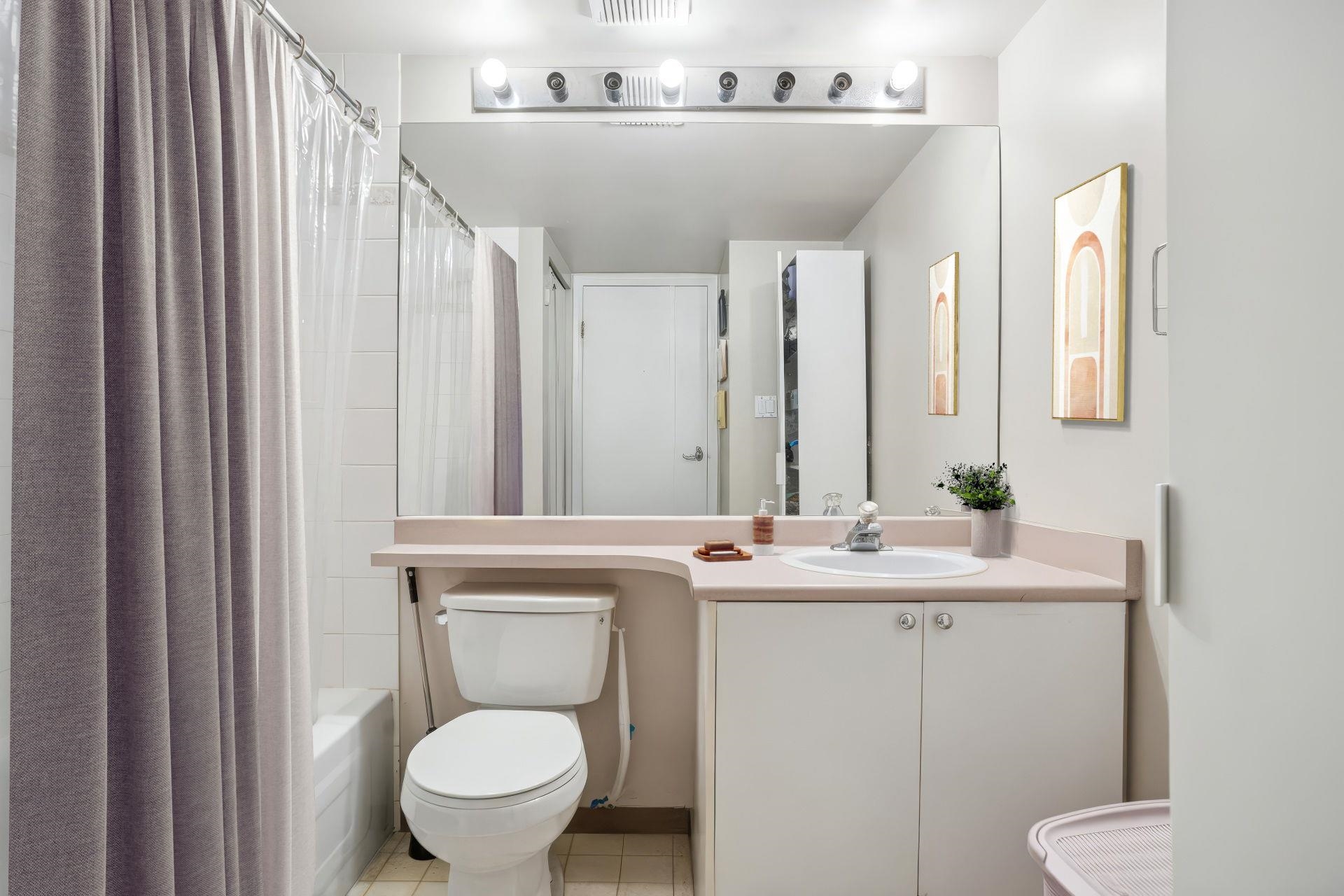 PH3 4113 FRASER STREET Unit: PH3