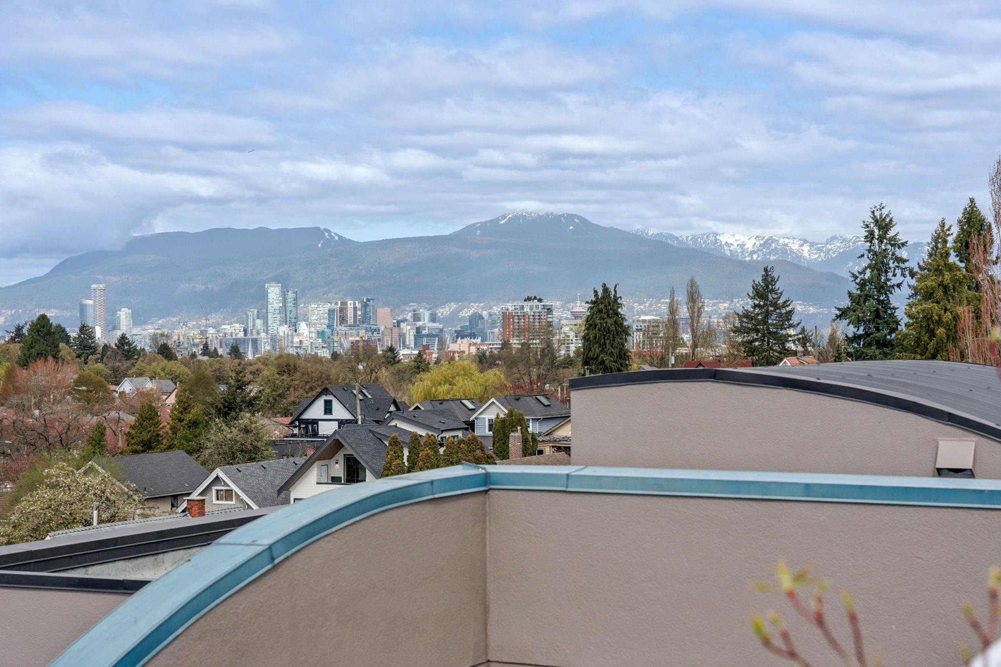 PH3 4113 FRASER STREET Unit: PH3