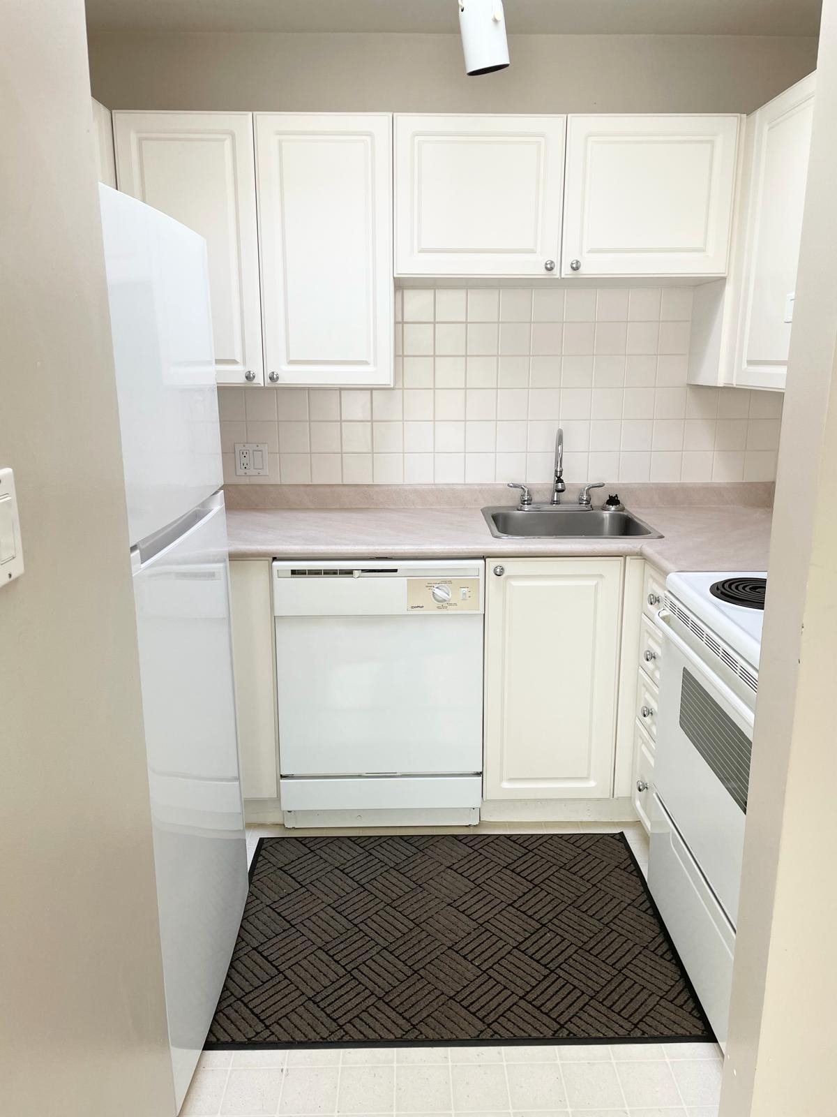 PH3 4113 FRASER STREET Unit: PH3