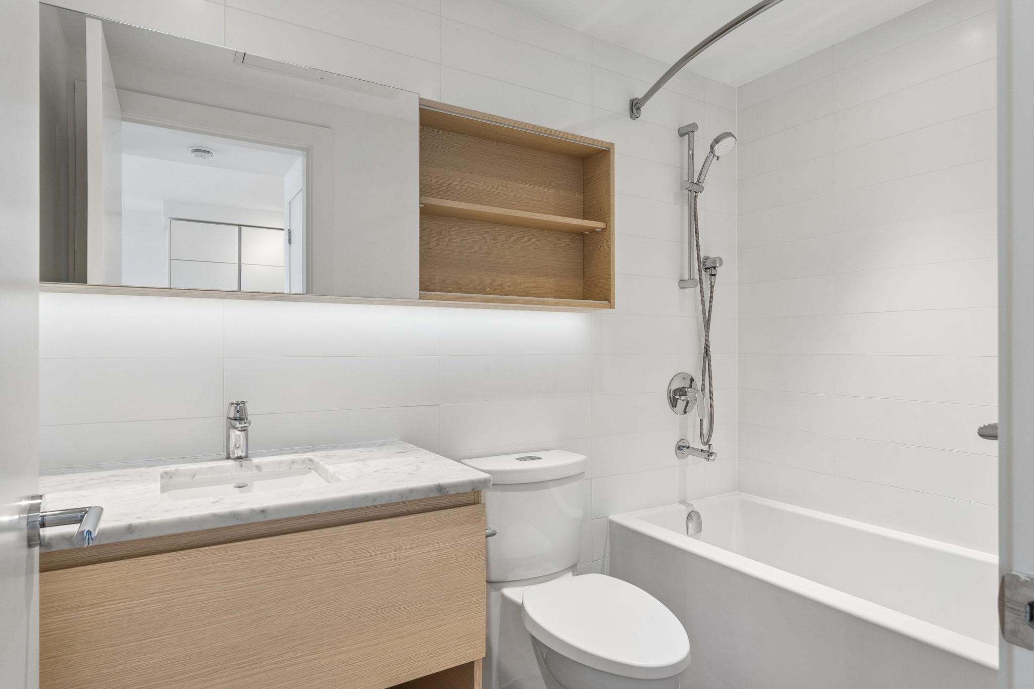 1808 525 FOSTER AVENUE Unit: 1808