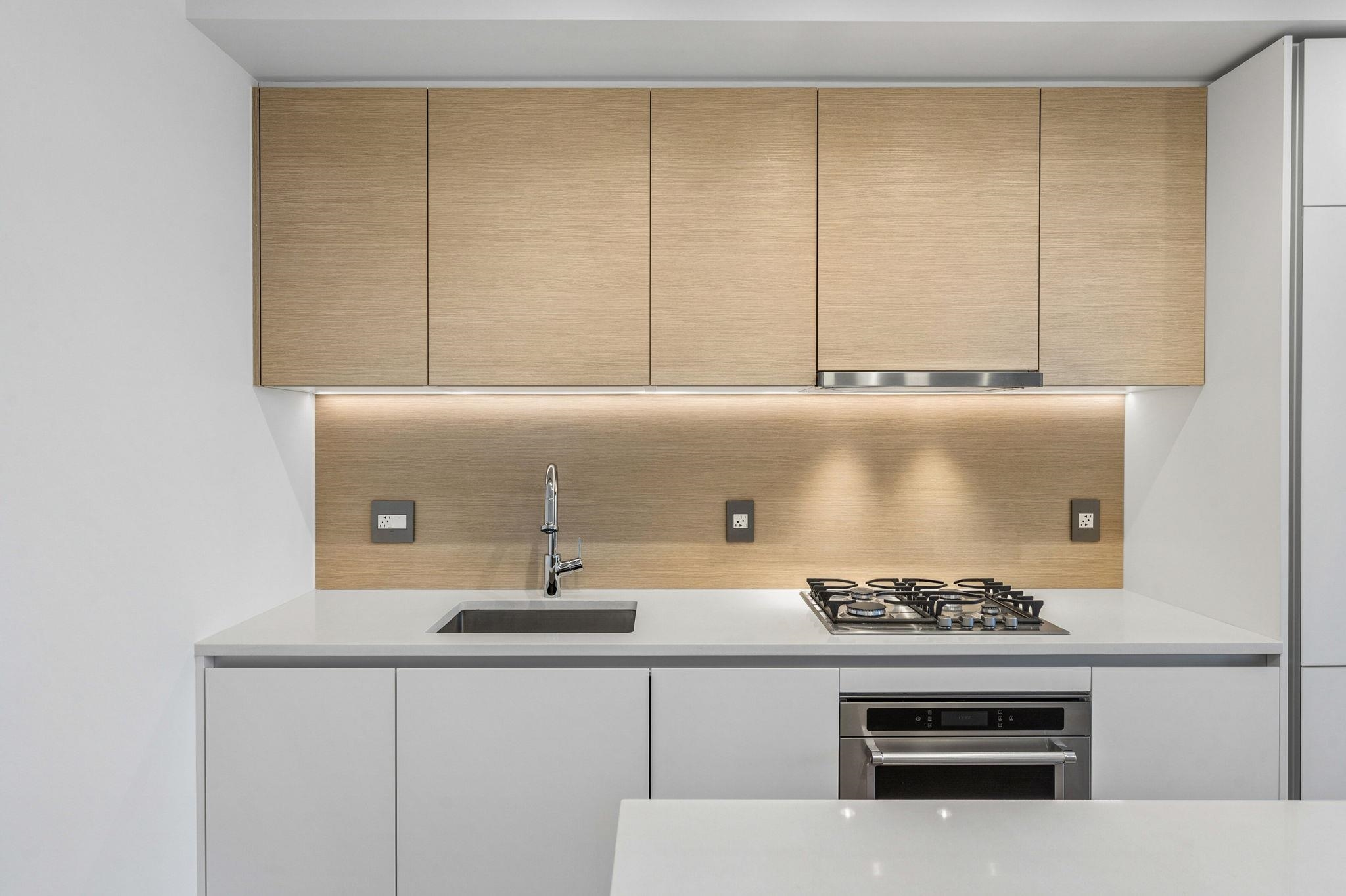 1808 525 FOSTER AVENUE Unit: 1808