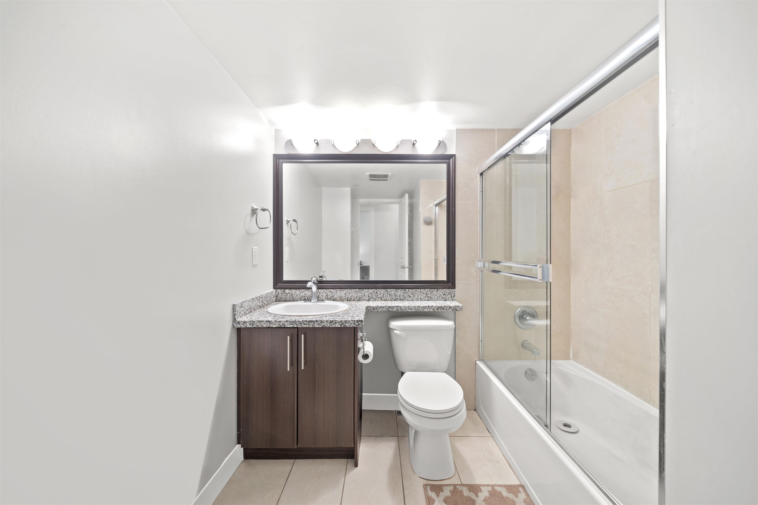 303 2745 E HASTINGS STREET