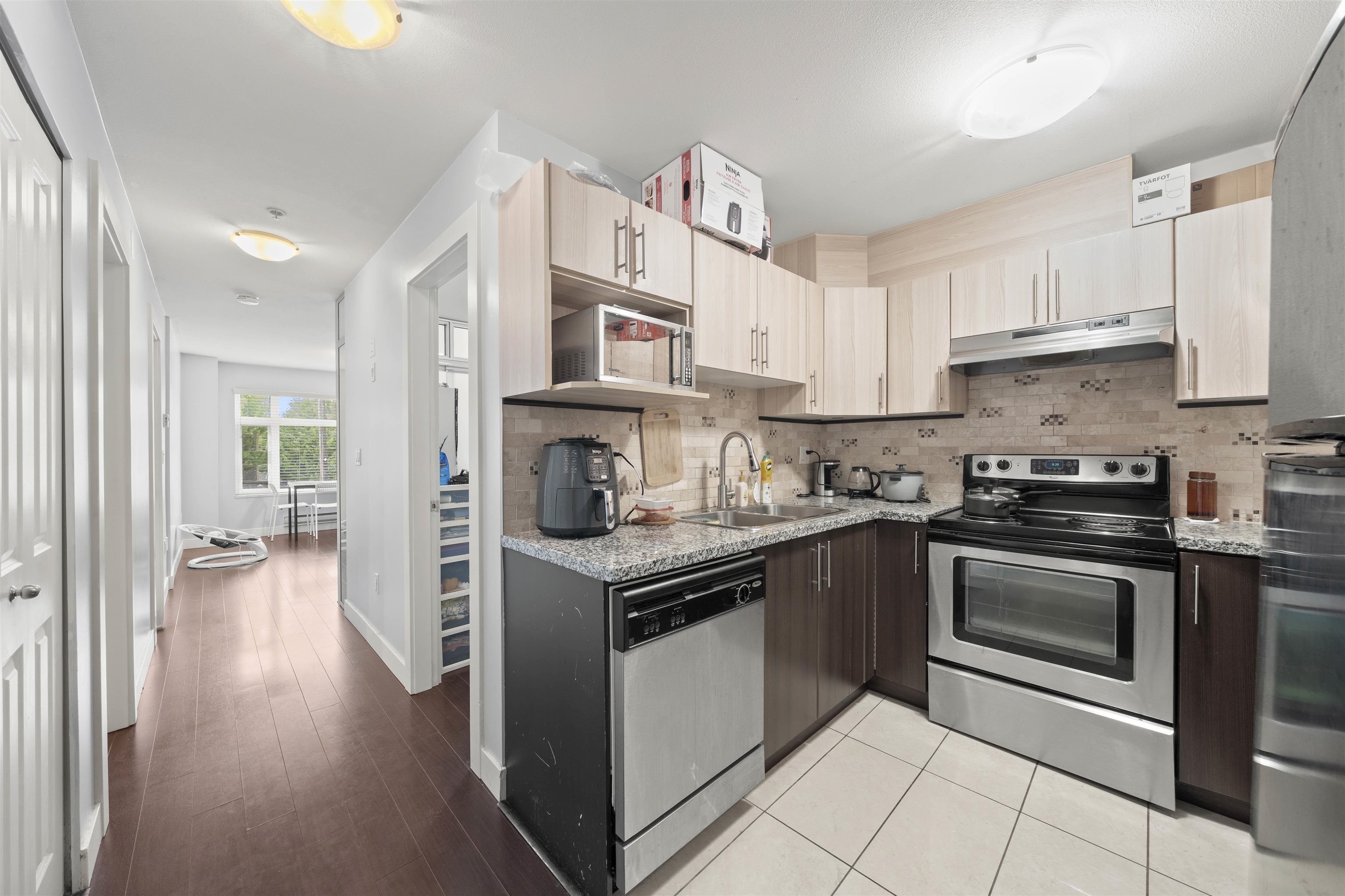 303 2745 E HASTINGS STREET