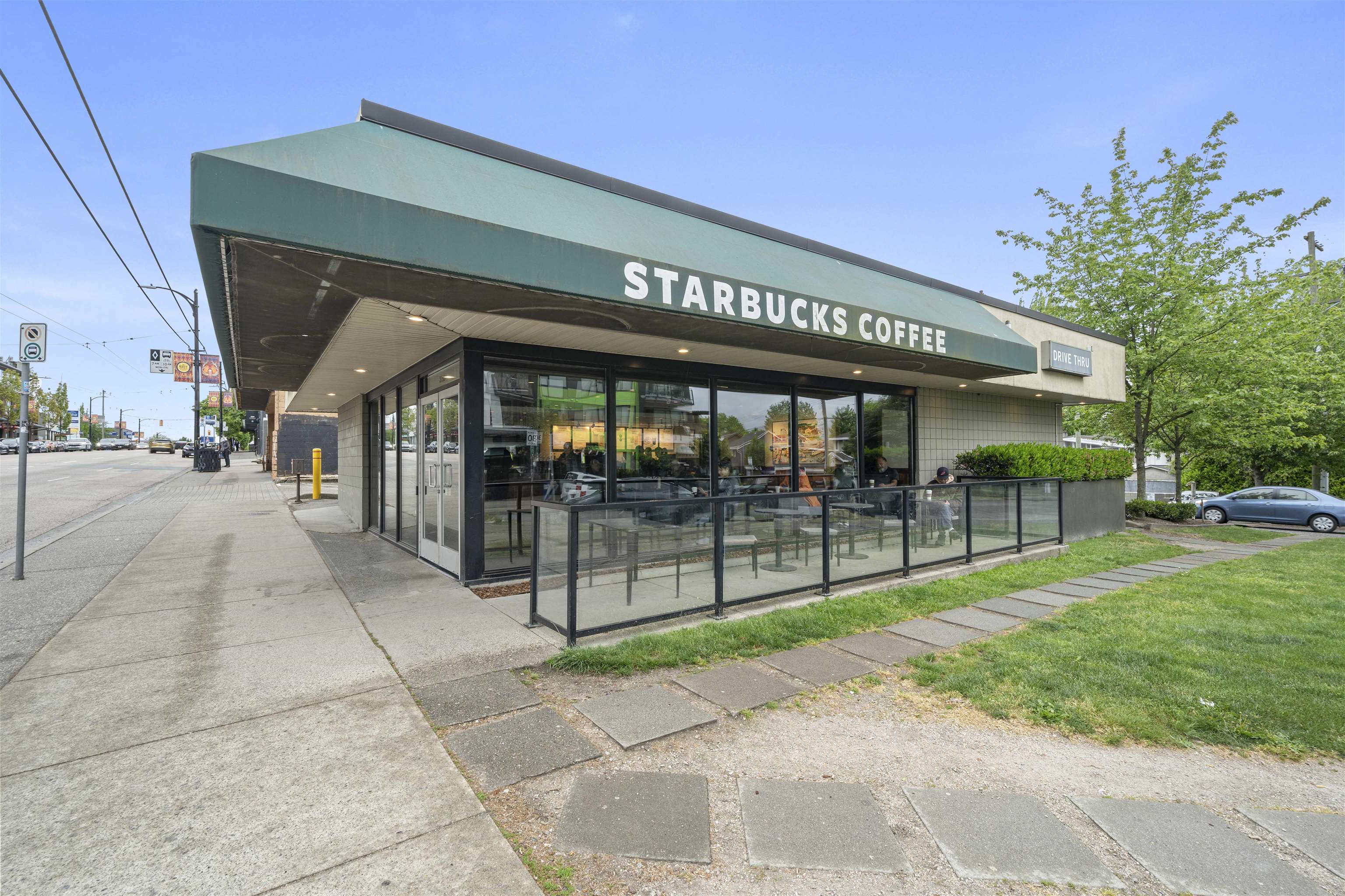 303 2745 E HASTINGS STREET
