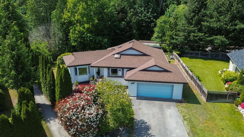 1032 EDGEWATER CRESCENT