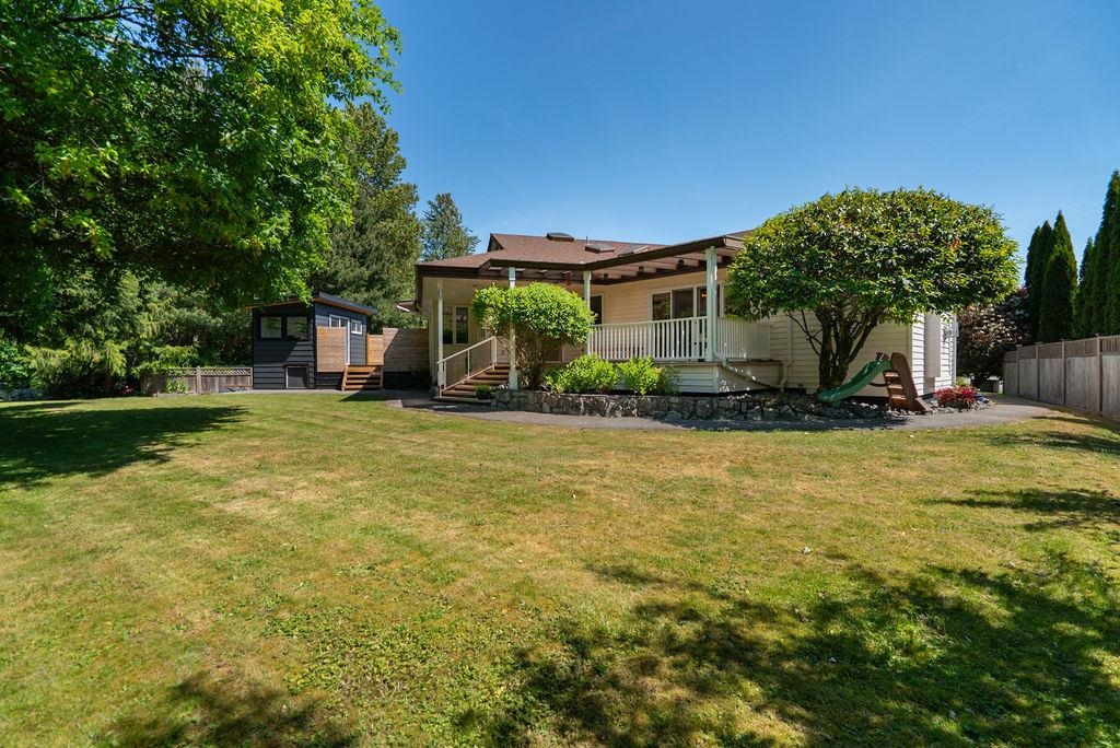 1032 EDGEWATER CRESCENT