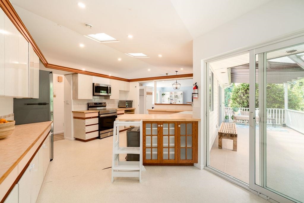 1032 EDGEWATER CRESCENT