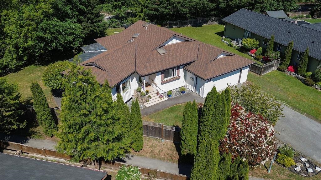 1032 EDGEWATER CRESCENT