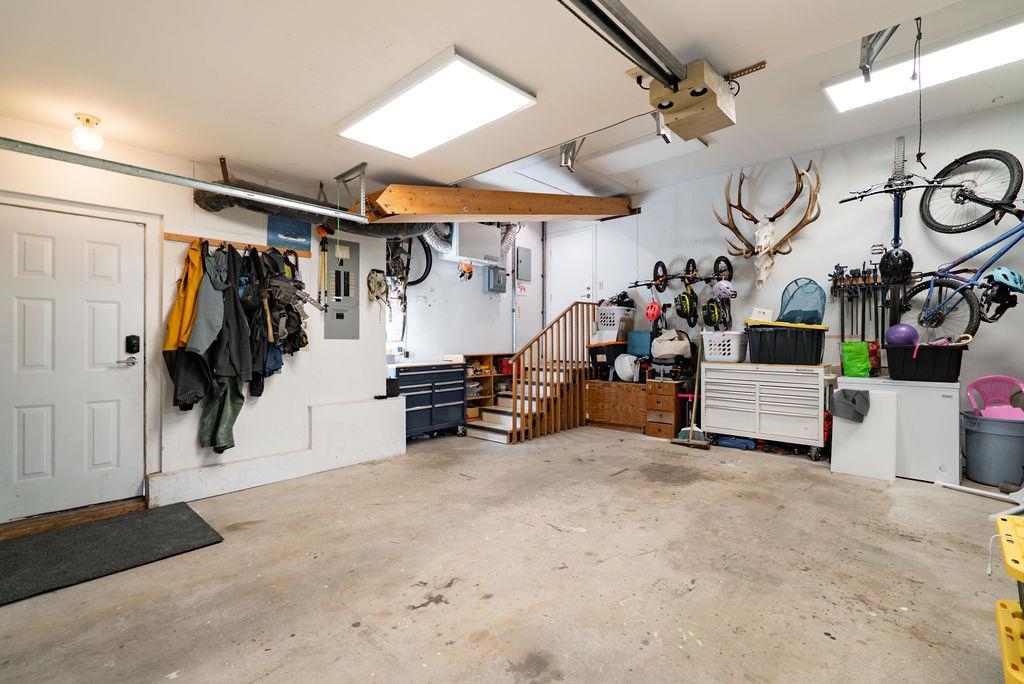 1032 EDGEWATER CRESCENT