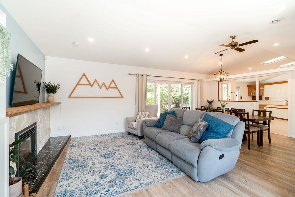 1032 EDGEWATER CRESCENT