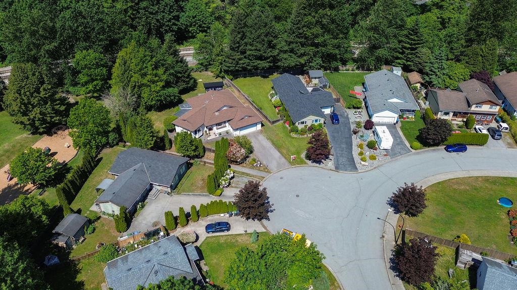 1032 EDGEWATER CRESCENT