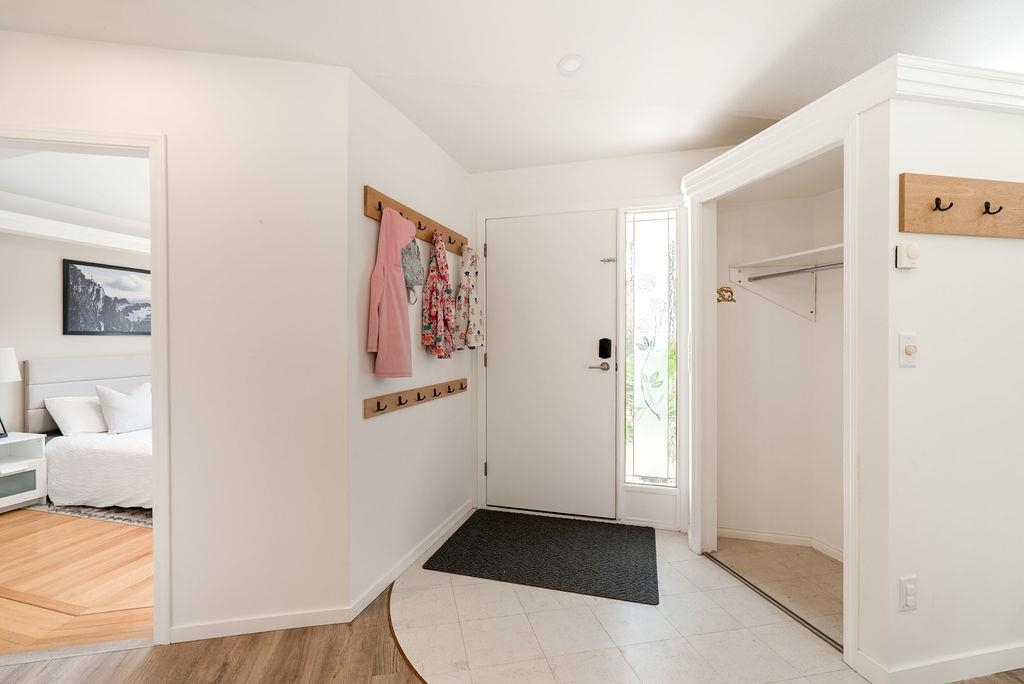 1032 EDGEWATER CRESCENT
