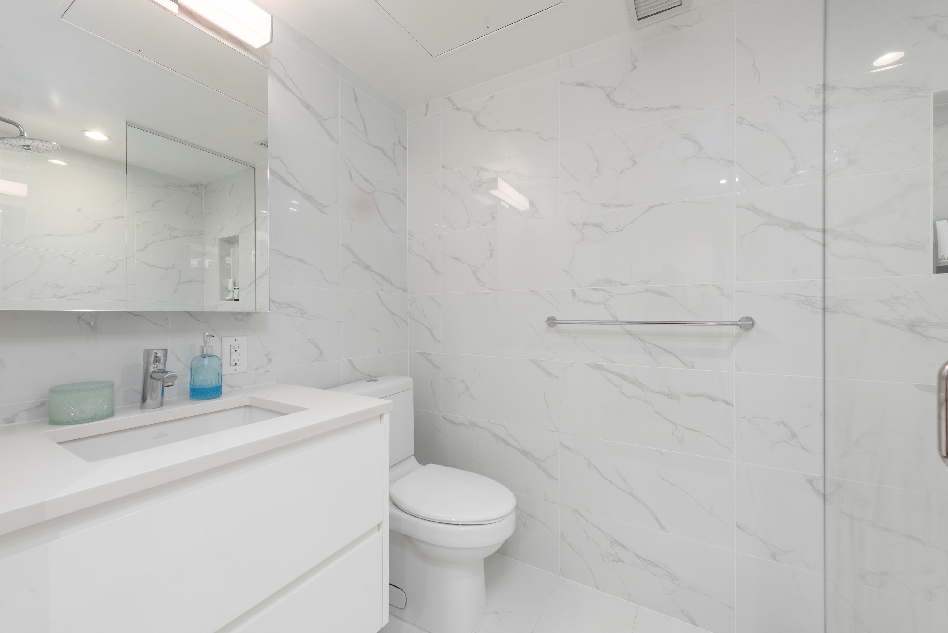 305 8138 FRASER STREET Unit: 305