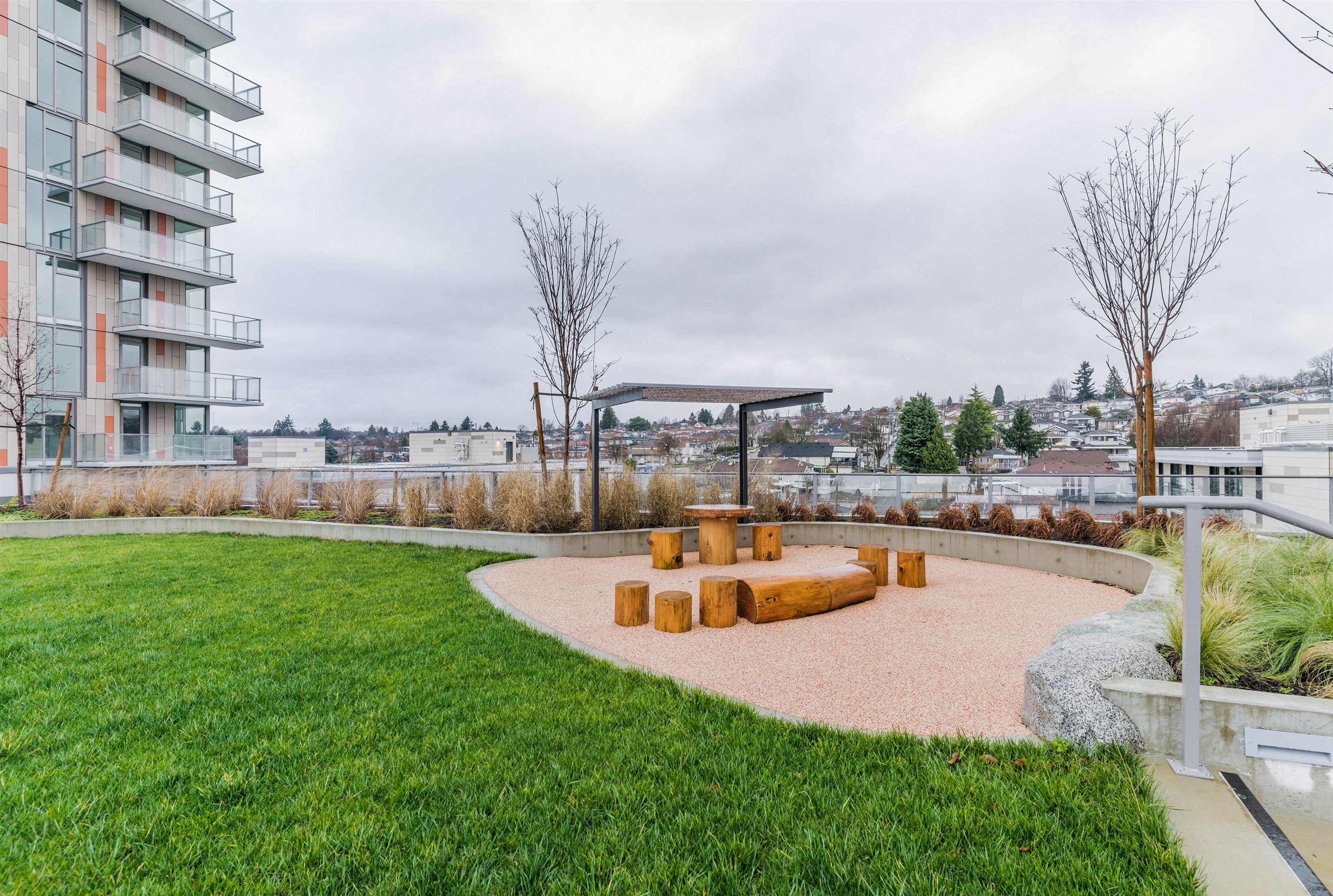 305 8138 FRASER STREET Unit: 305